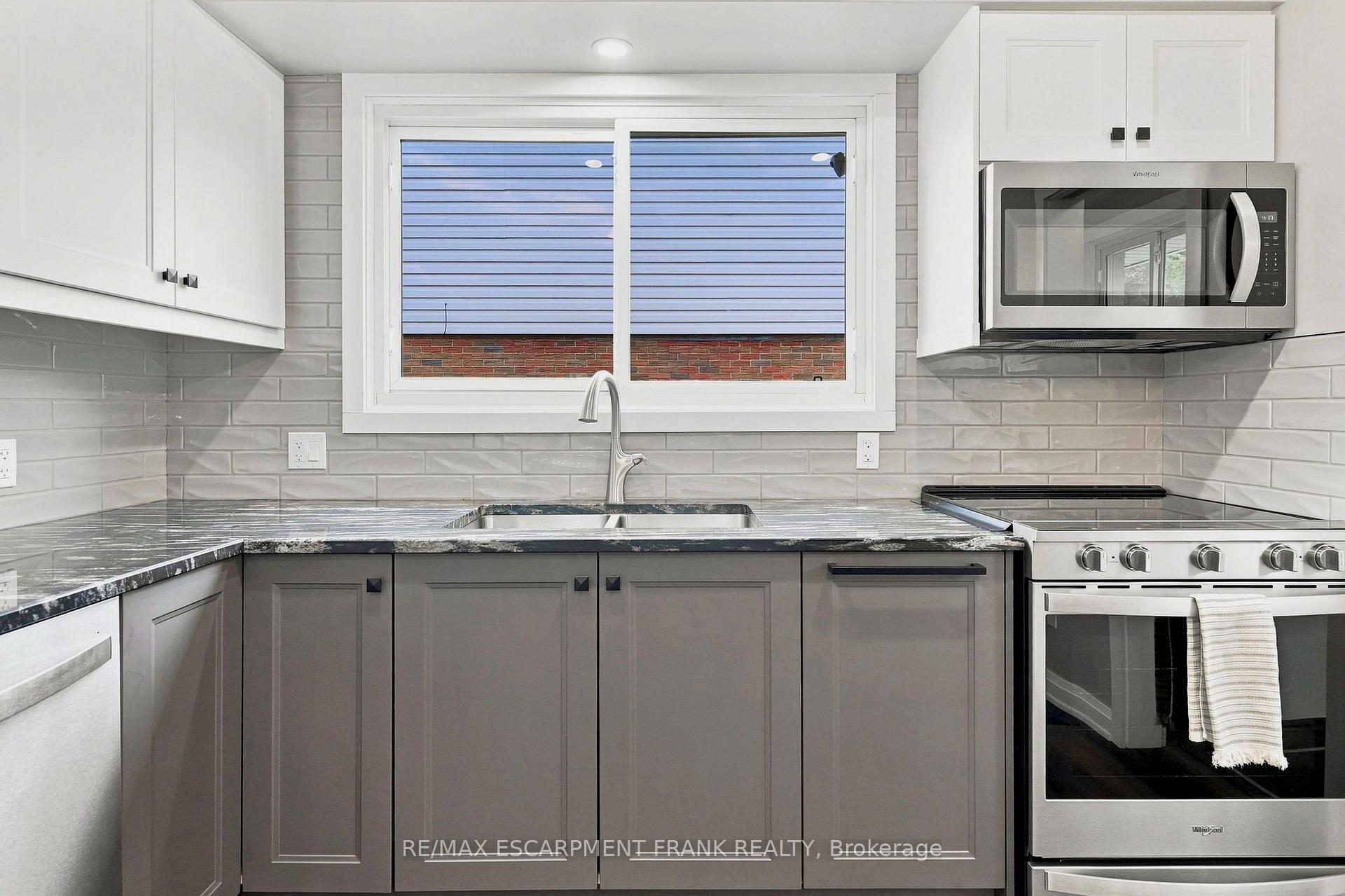 Photo 11 of 1008 Garth Street, Hamilton, Gilbert — HOMEH