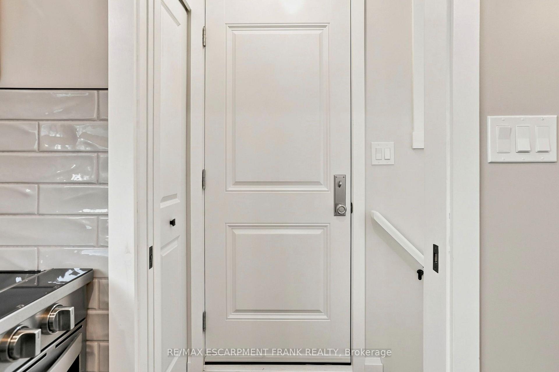 Photo 15 of 1008 Garth Street, Hamilton, Gilbert — HOMEH
