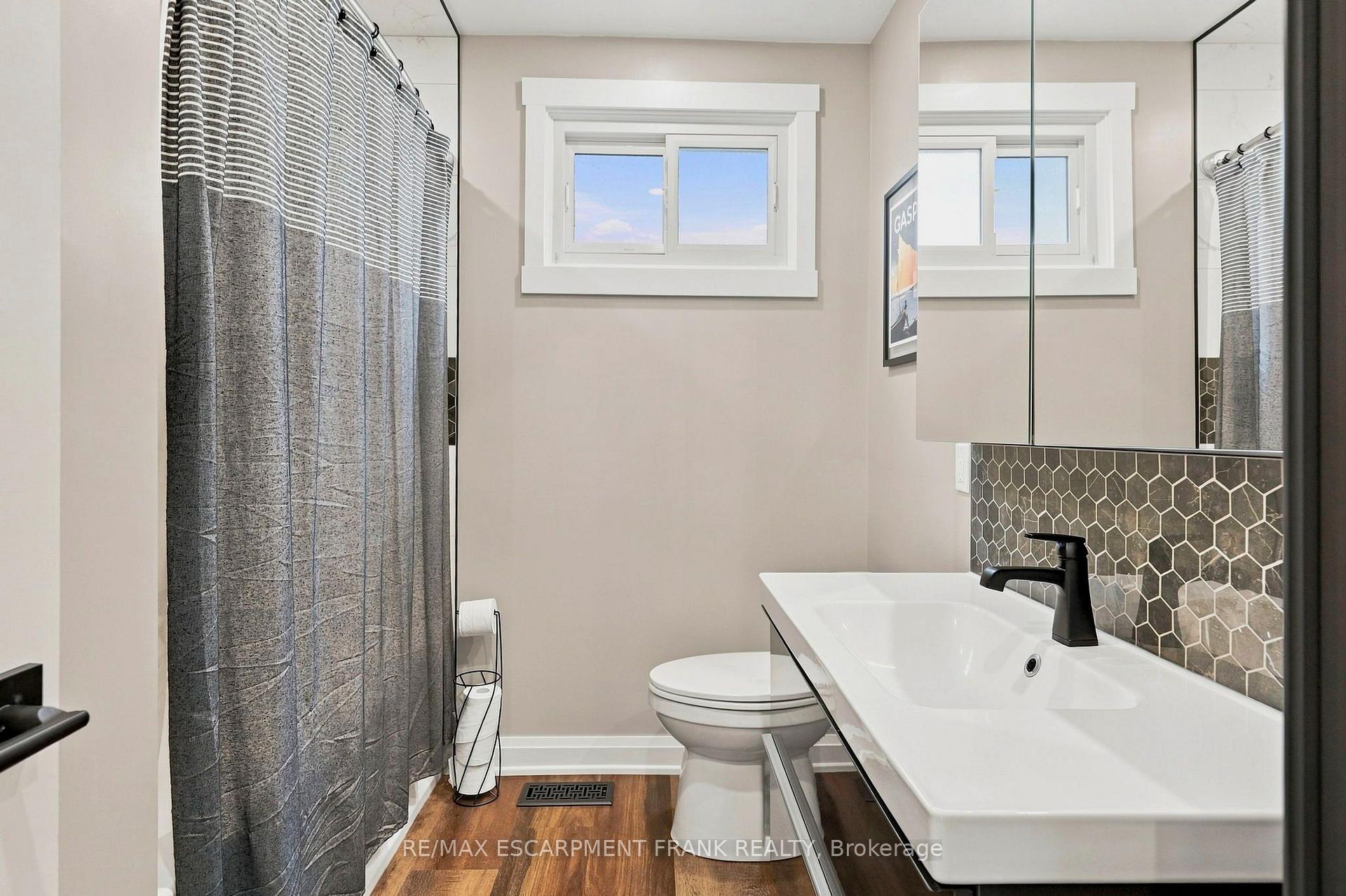 Photo 21 of 1008 Garth Street, Hamilton, Gilbert — HOMEH