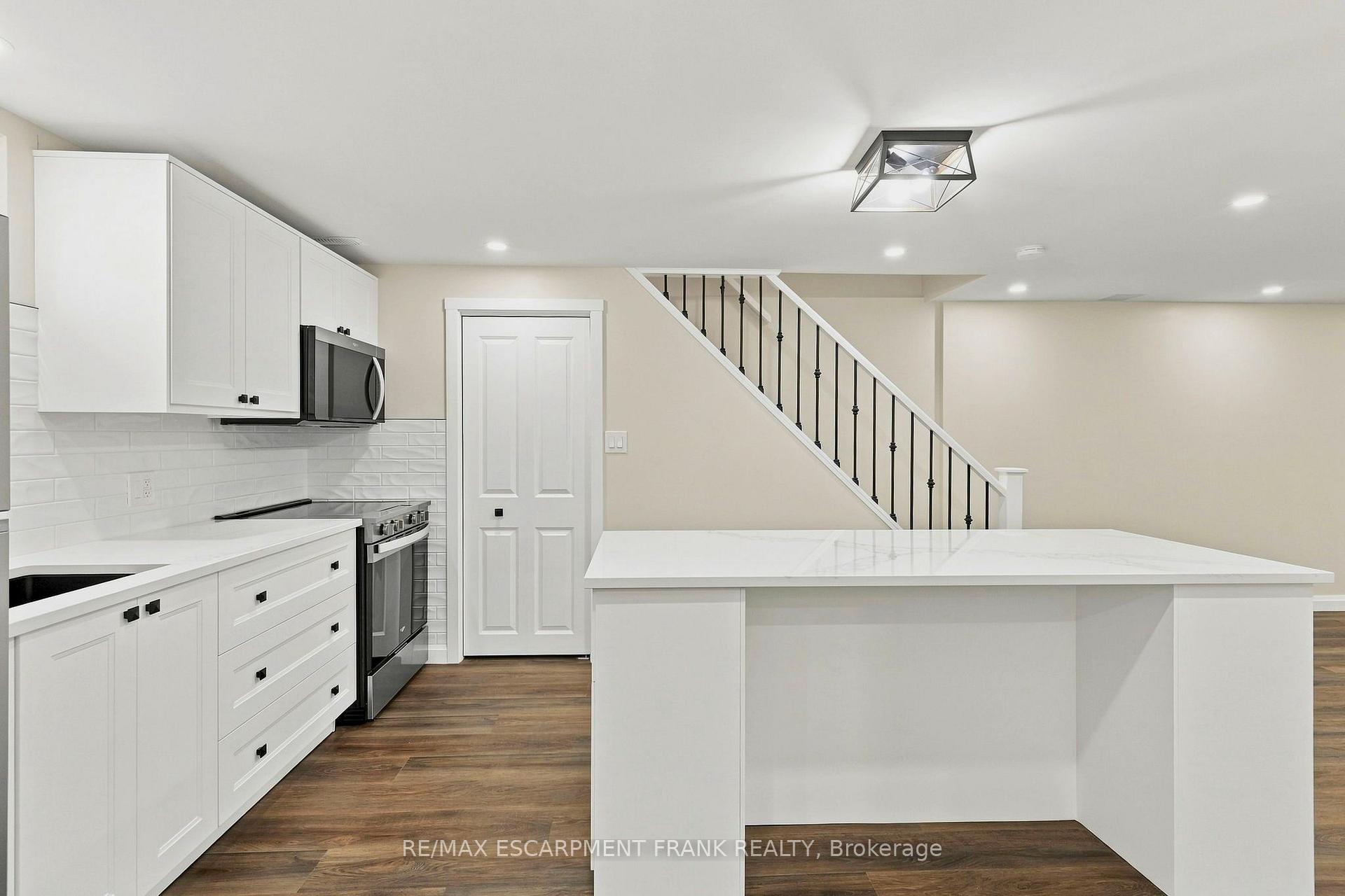 Photo 32 of 1008 Garth Street, Hamilton, Gilbert — HOMEH