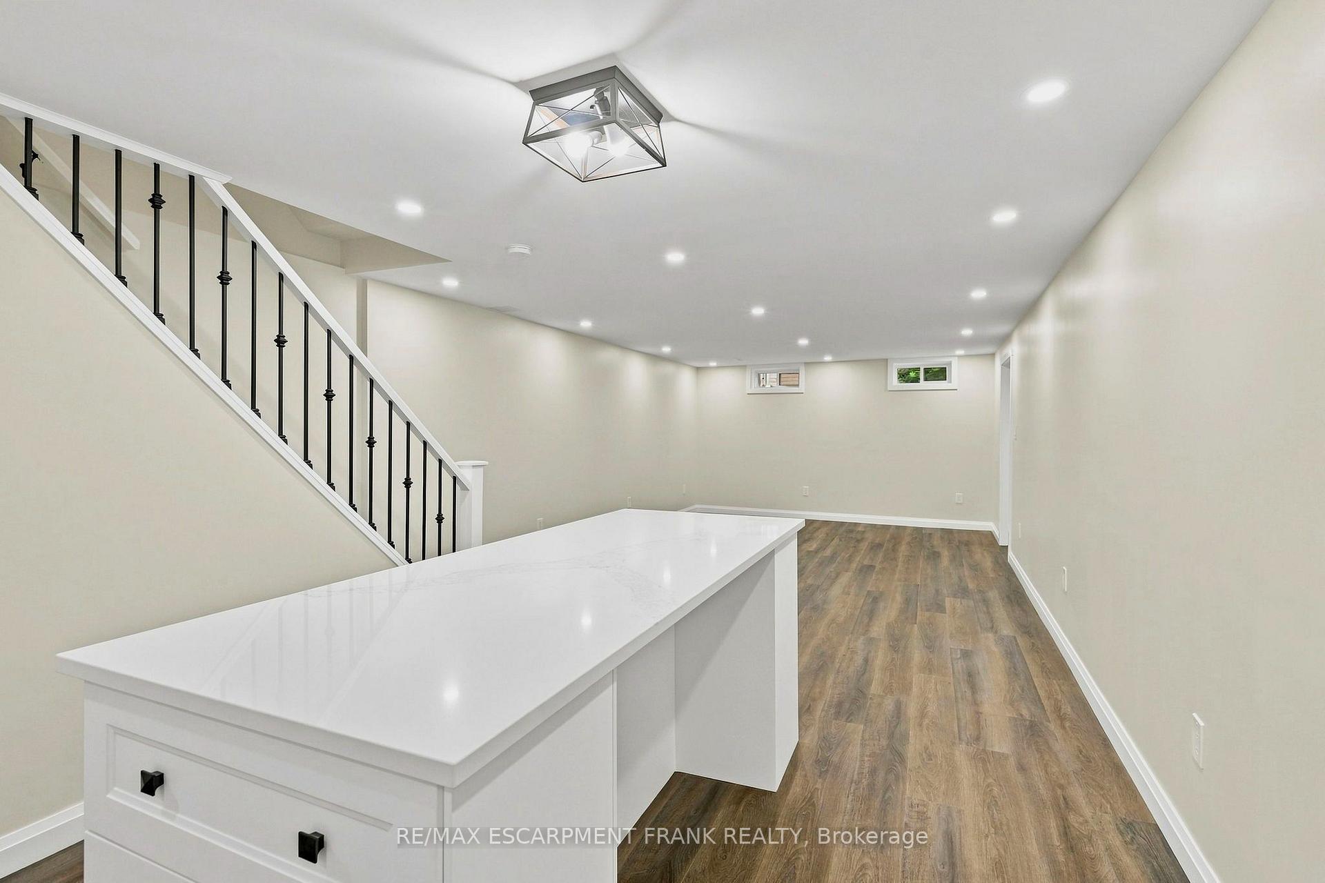 Photo 34 of 1008 Garth Street, Hamilton, Gilbert — HOMEH