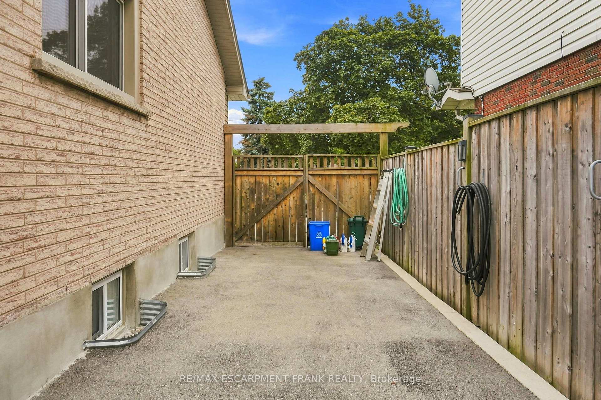 Photo 41 of 1008 Garth Street, Hamilton, Gilbert — HOMEH