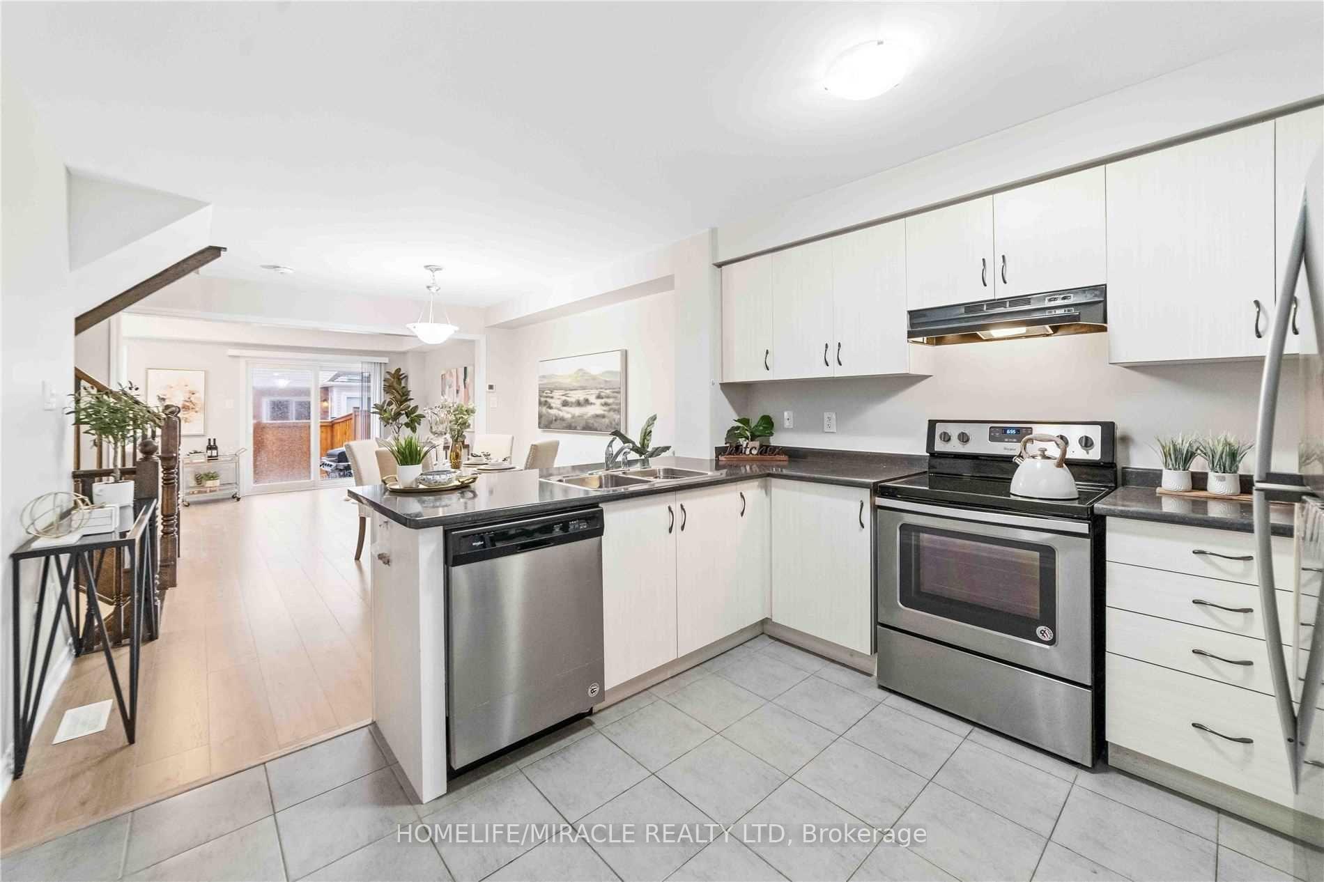 Photo 3 of 21 Donlamont Circle, Brampton, Northwest Brampton — HOMEH