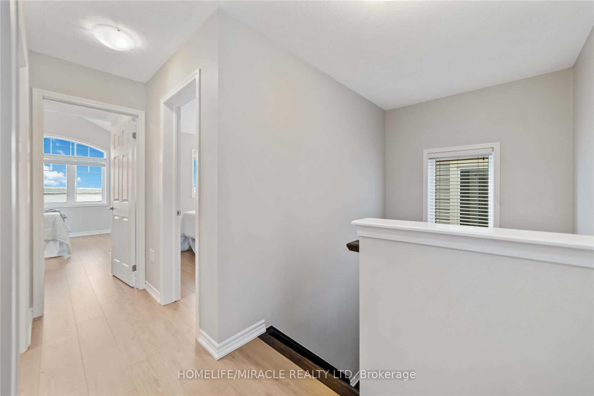Photo 10 of 21 Donlamont Circle, Brampton, Northwest Brampton — HOMEH