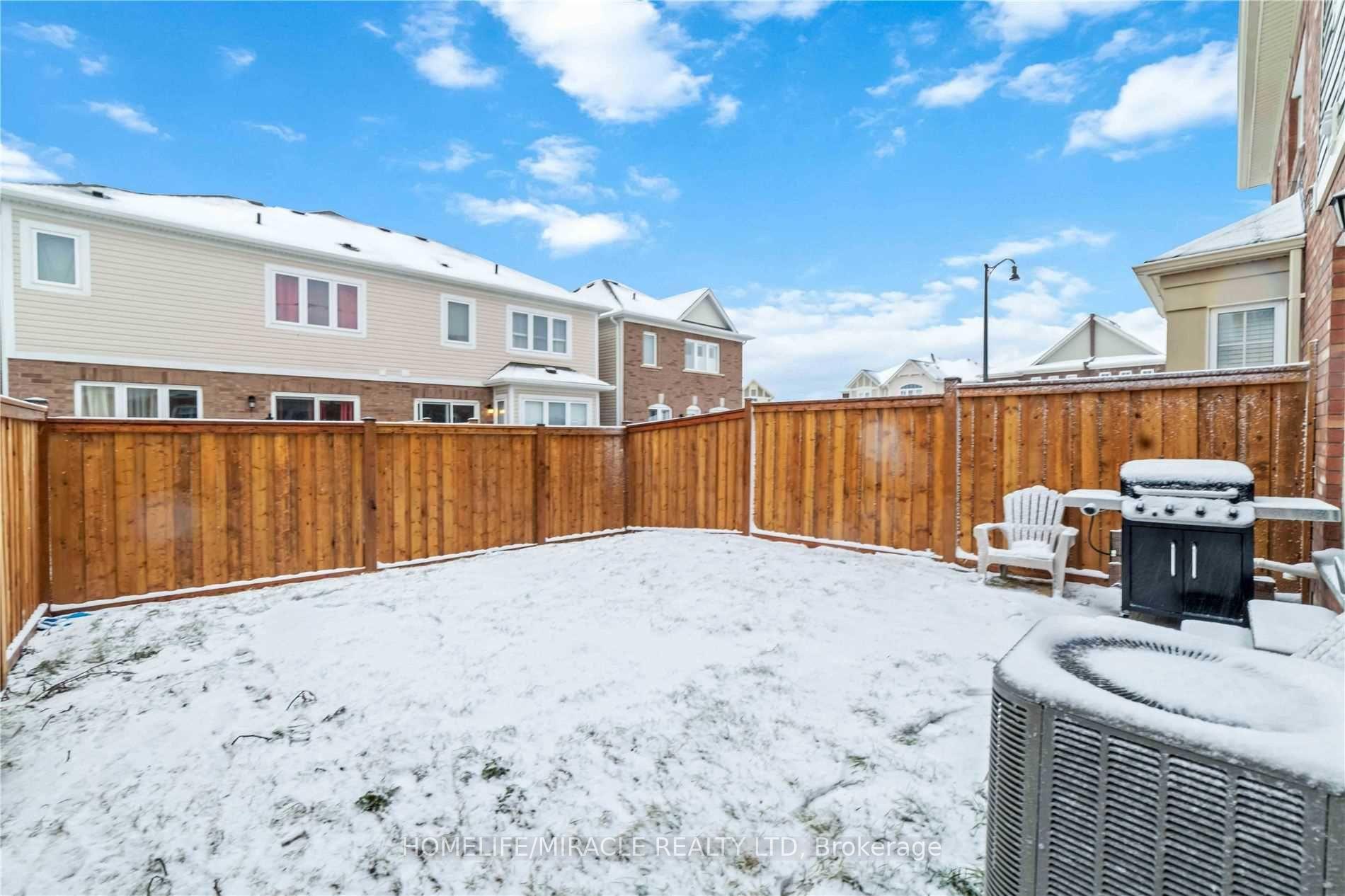 Photo 19 of 21 Donlamont Circle, Brampton, Northwest Brampton — HOMEH