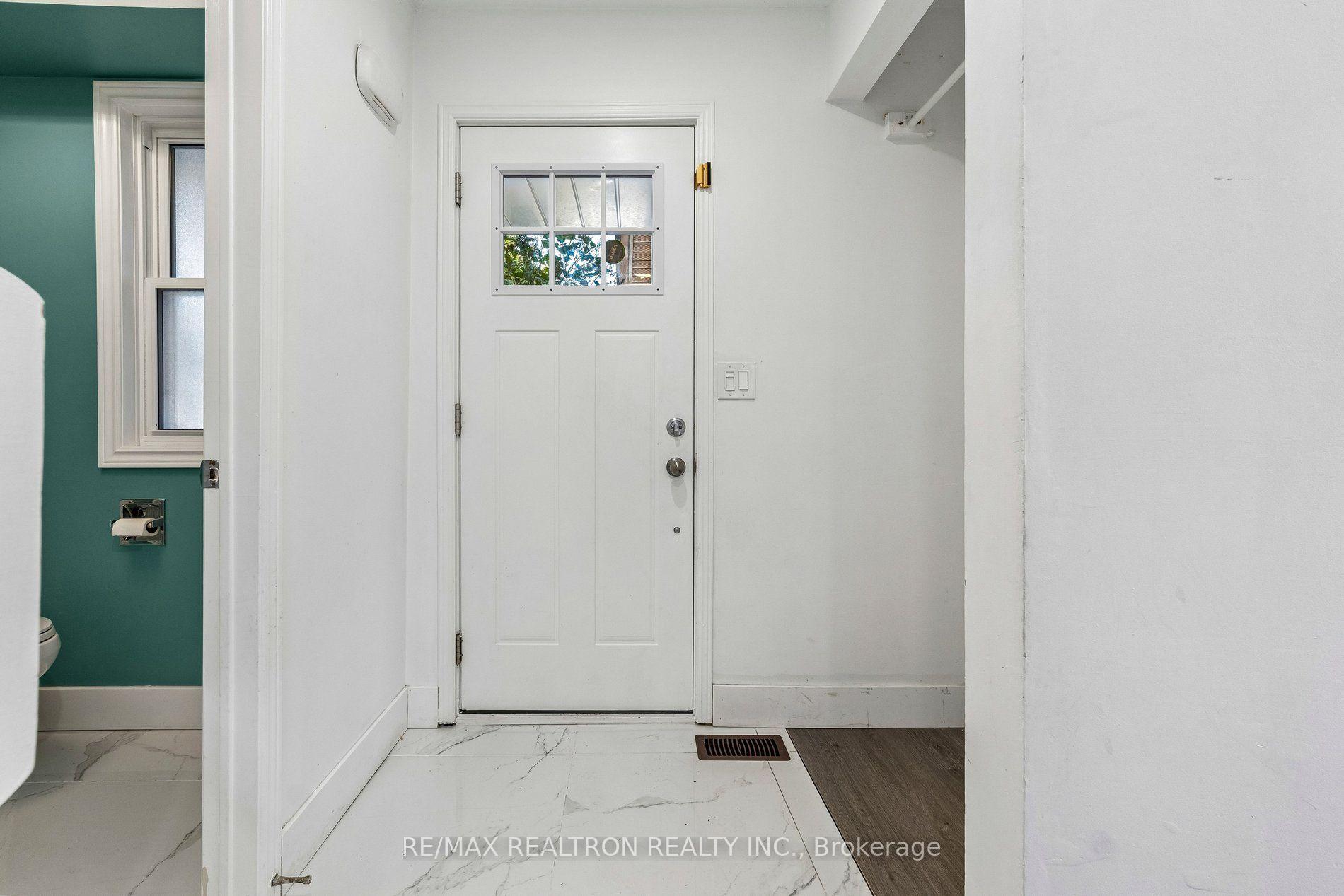 Photo 3 of 409 Cobblehill Drive, Oshawa, Pinecrest — HOMEH