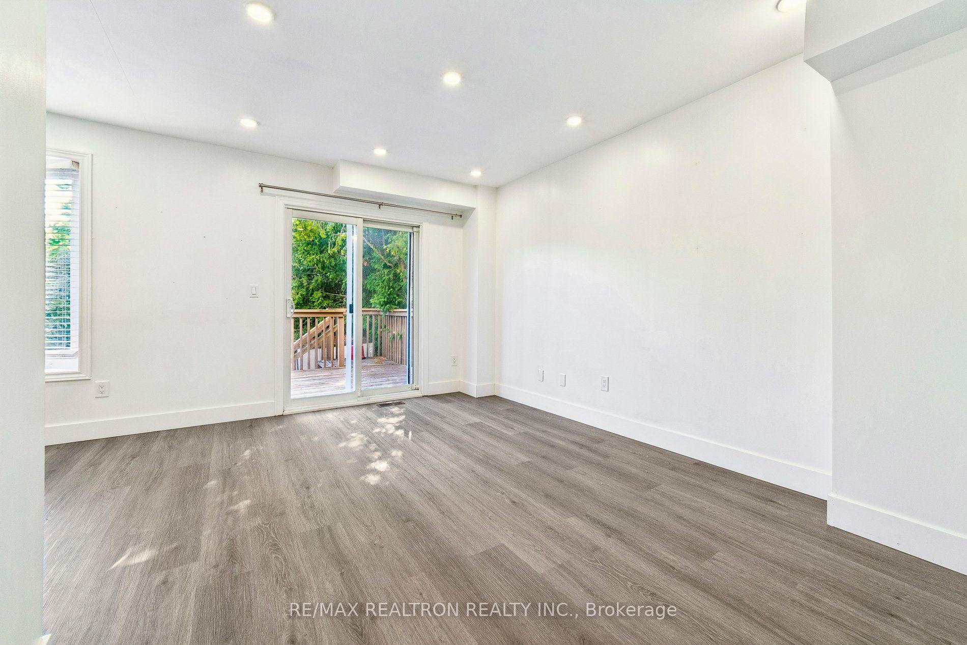 Photo 5 of 409 Cobblehill Drive, Oshawa, Pinecrest — HOMEH