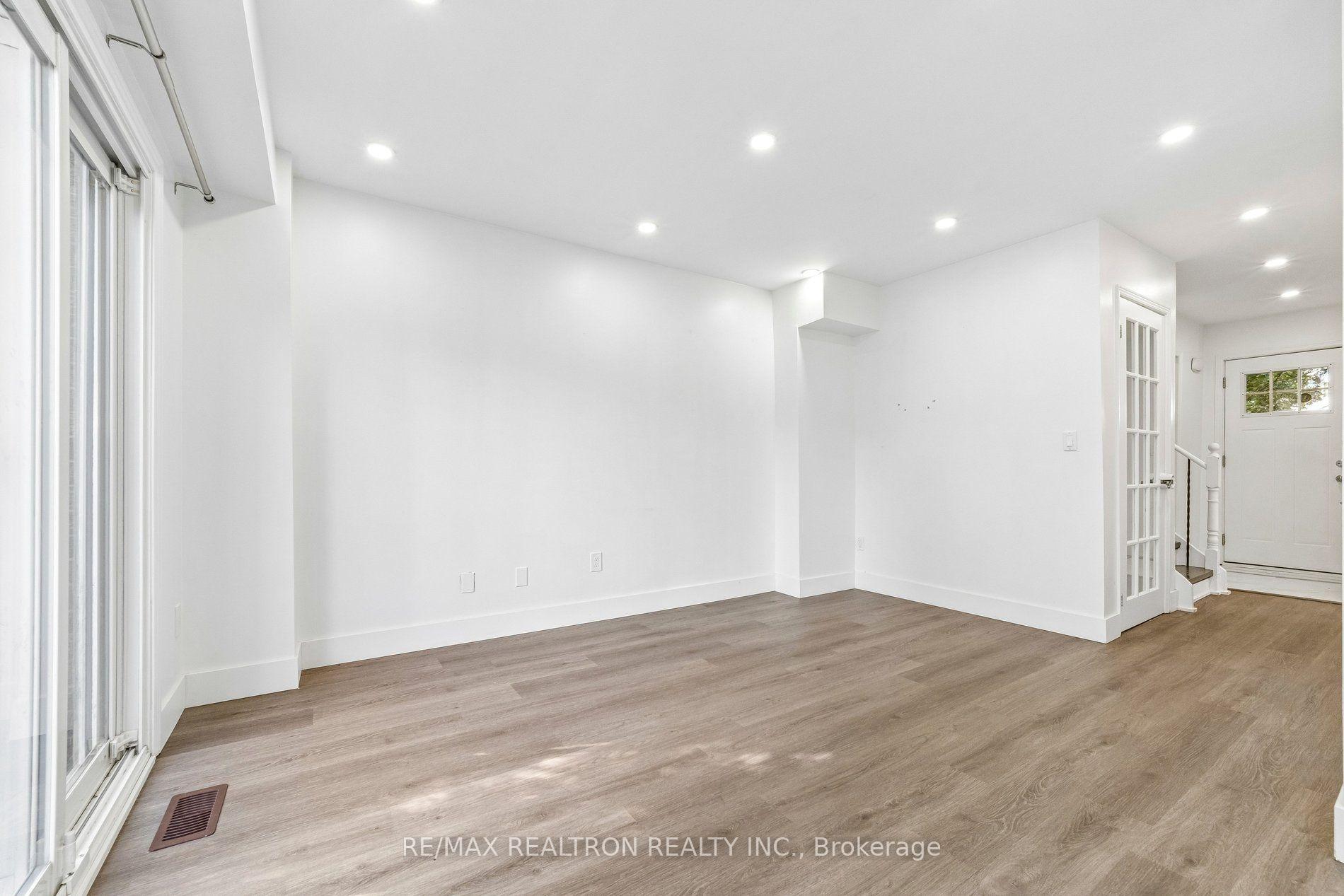 Photo 8 of 409 Cobblehill Drive, Oshawa, Pinecrest — HOMEH