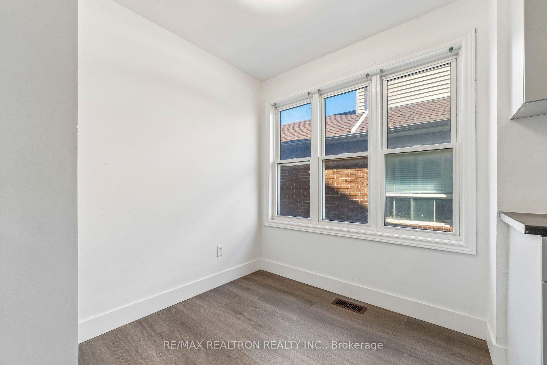 Photo 11 of 409 Cobblehill Drive, Oshawa, Pinecrest — HOMEH