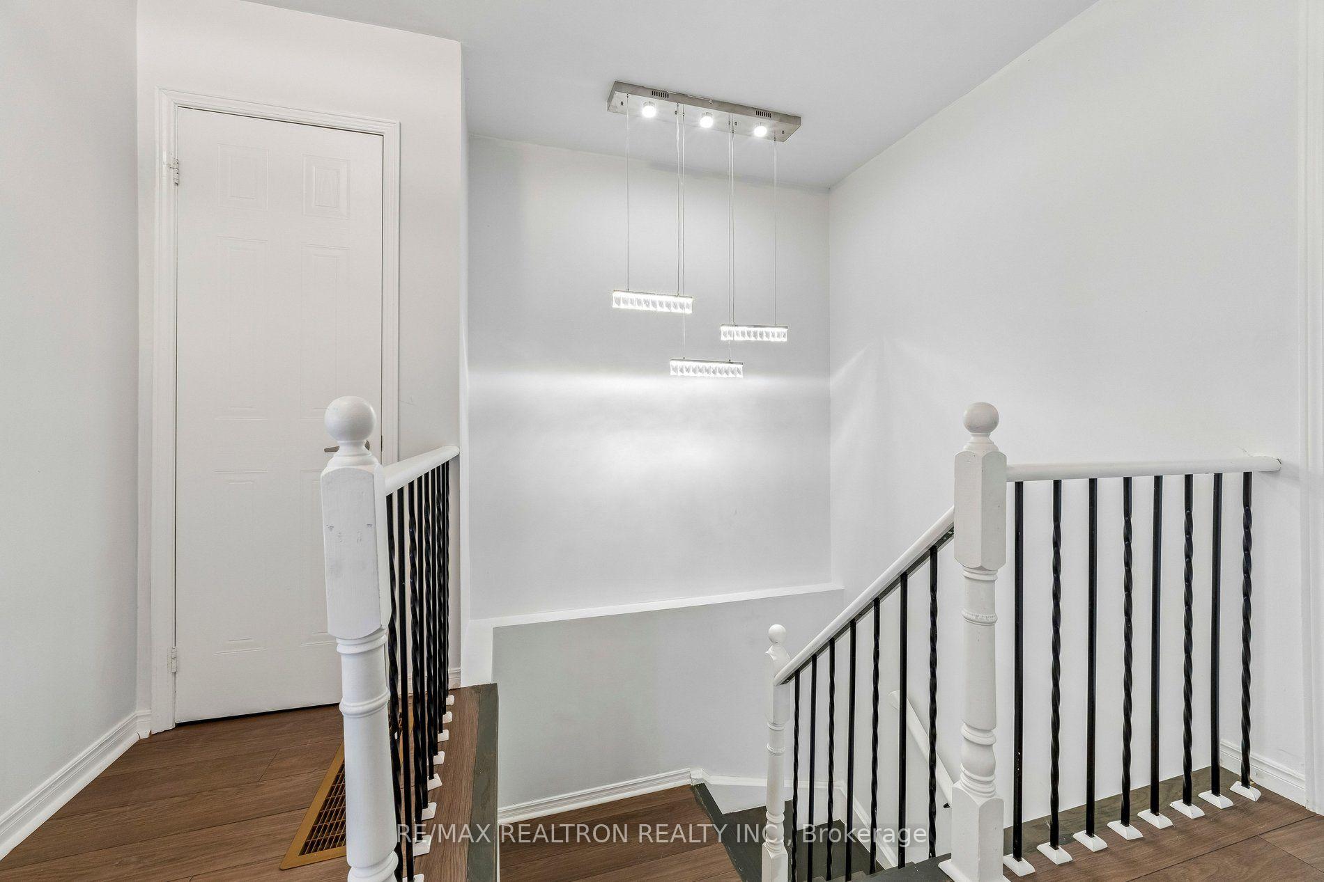 Photo 15 of 409 Cobblehill Drive, Oshawa, Pinecrest — HOMEH