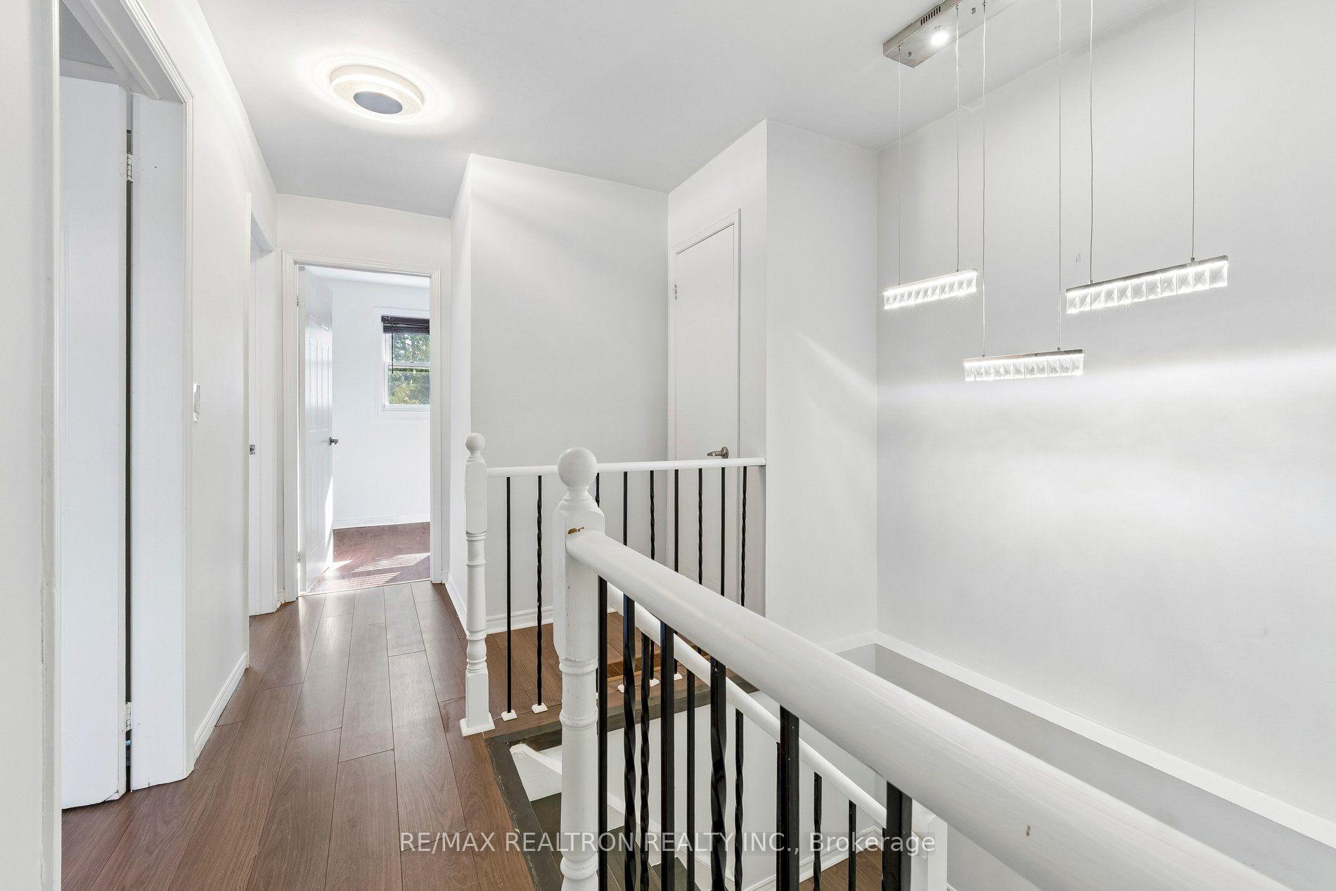 Photo 17 of 409 Cobblehill Drive, Oshawa, Pinecrest — HOMEH