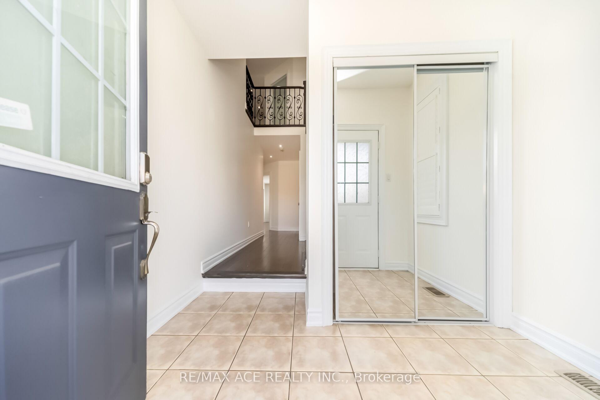 Photo 5 of Unit Main, 86 Treasure Drive, Brampton, Fletcher's Meadow — HOMEH