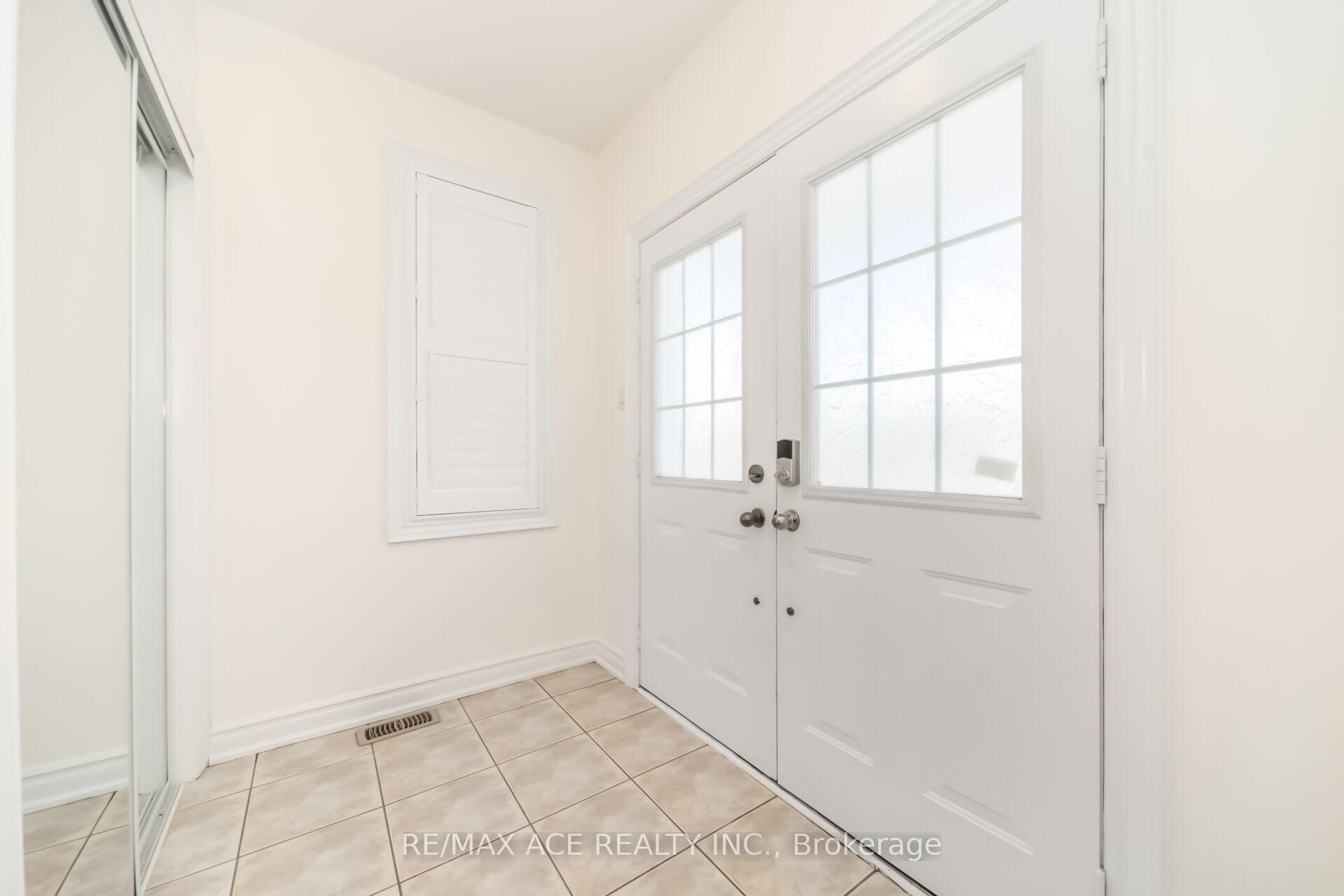 Photo 6 of Unit Main, 86 Treasure Drive, Brampton, Fletcher's Meadow — HOMEH