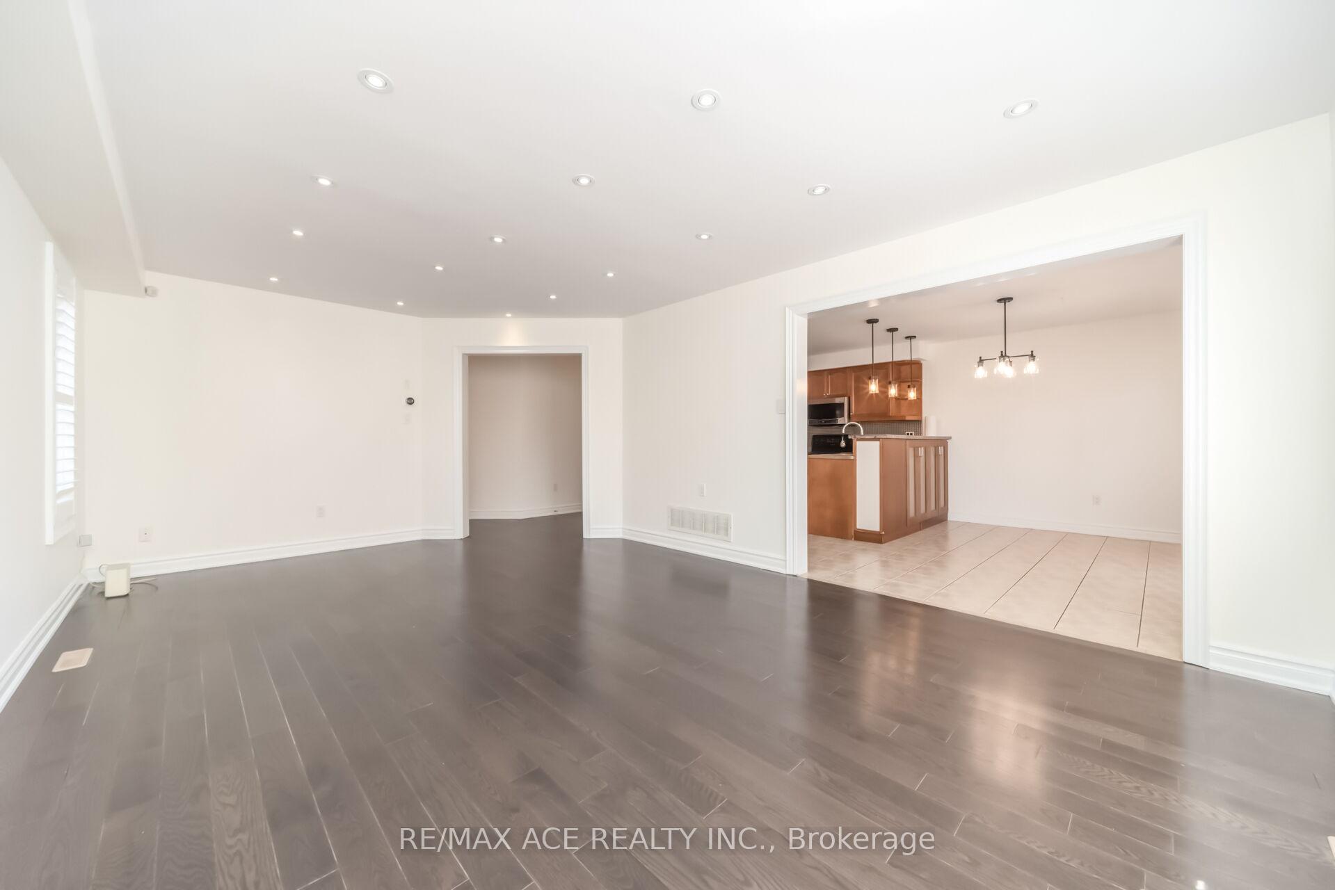 Photo 11 of Unit Main, 86 Treasure Drive, Brampton, Fletcher's Meadow — HOMEH