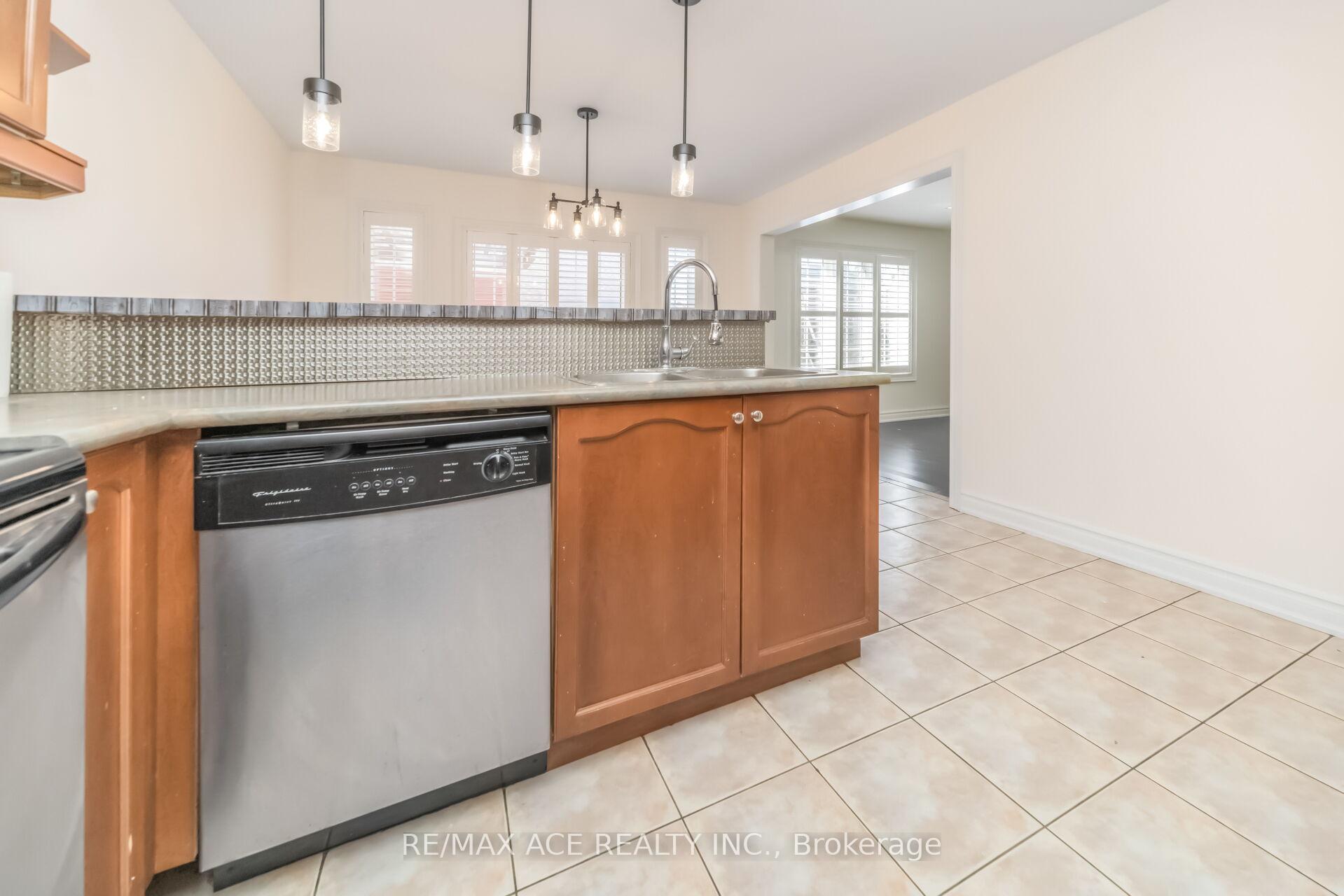 Photo 15 of Unit Main, 86 Treasure Drive, Brampton, Fletcher's Meadow — HOMEH