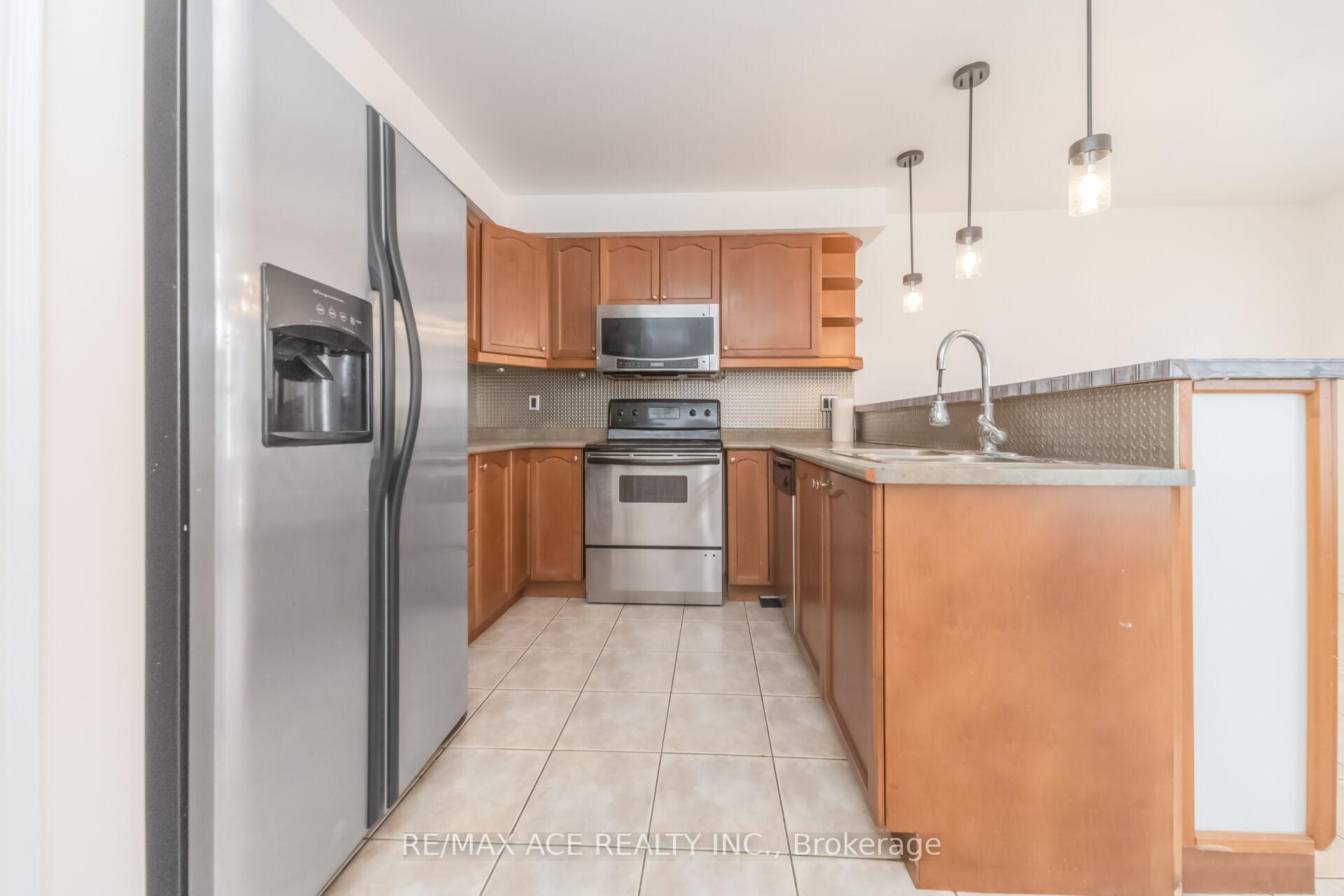 Photo 16 of Unit Main, 86 Treasure Drive, Brampton, Fletcher's Meadow — HOMEH