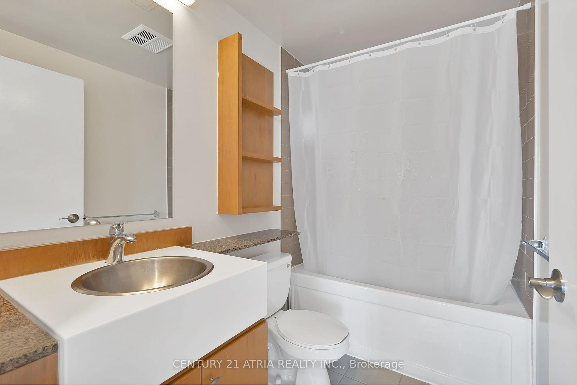 Photo 4 of Unit 2702, 35 Mariner Terrace, Toronto, Waterfront Communities — HOMEH