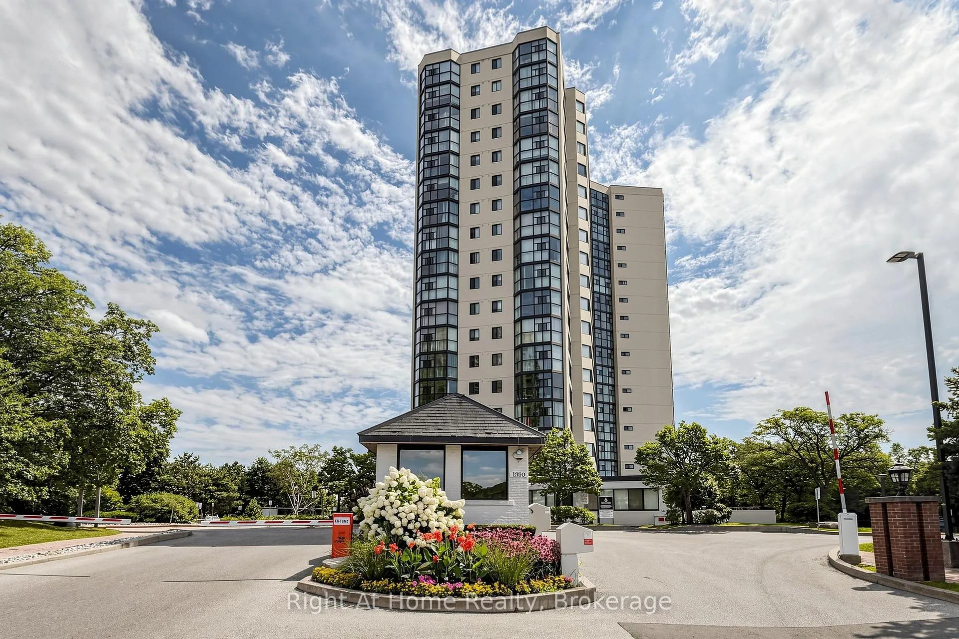 Photo of Unit 1509, 1360 Rathburn Road E