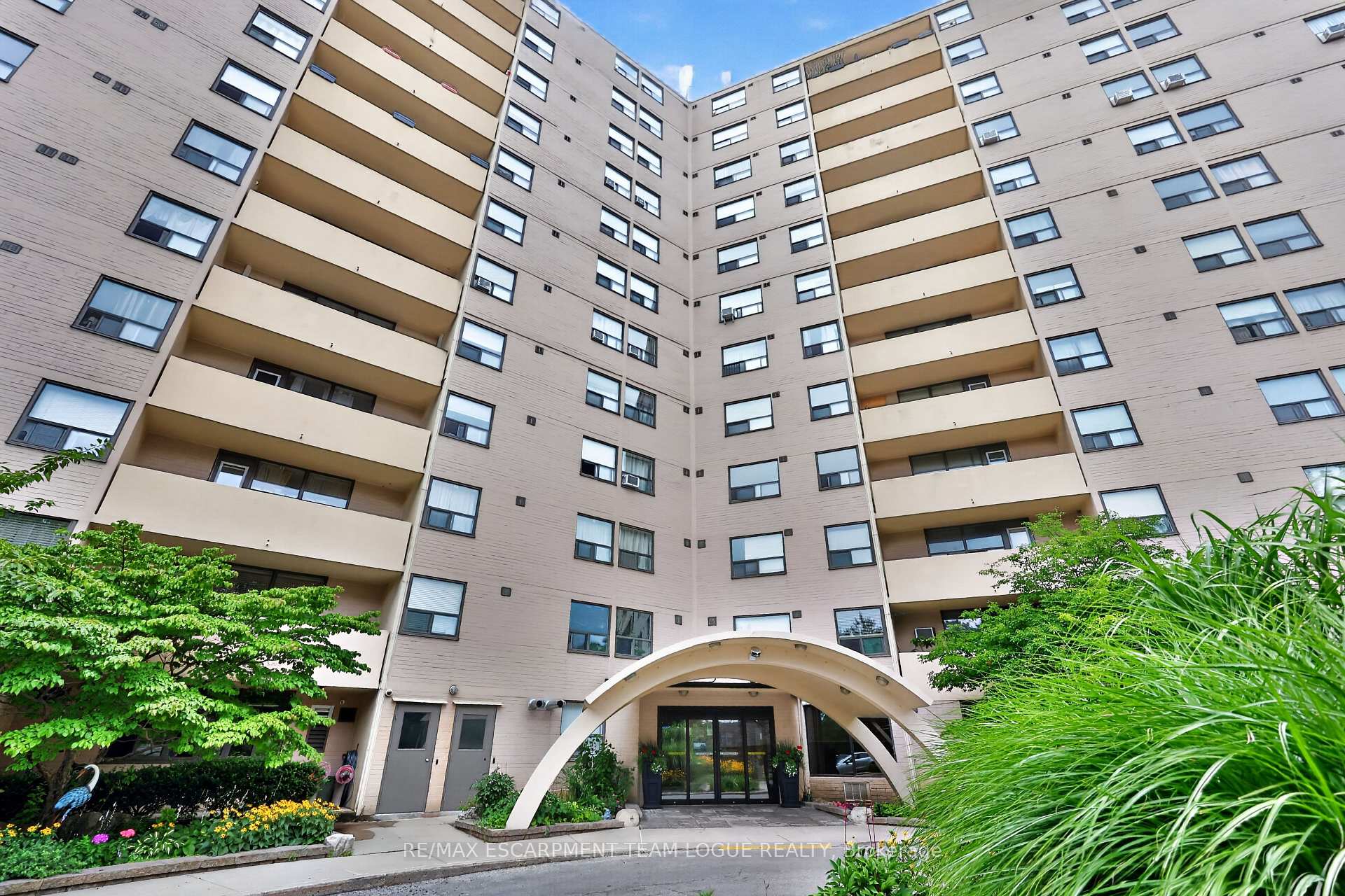 Photo 2 of Unit 401, 700 Dynes Road, Burlington, Roseland — HOMEH