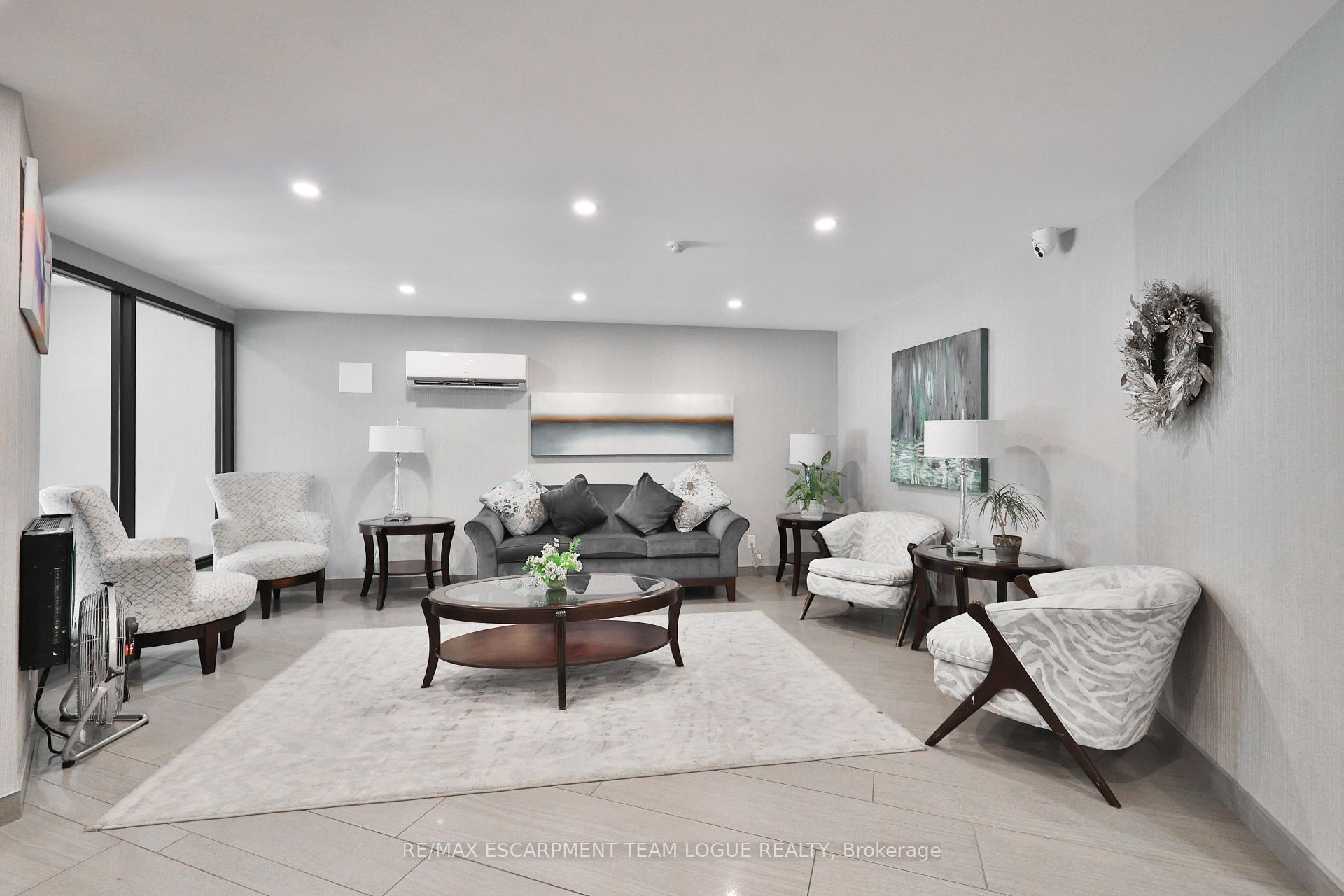 Photo 4 of Unit 401, 700 Dynes Road, Burlington, Roseland — HOMEH