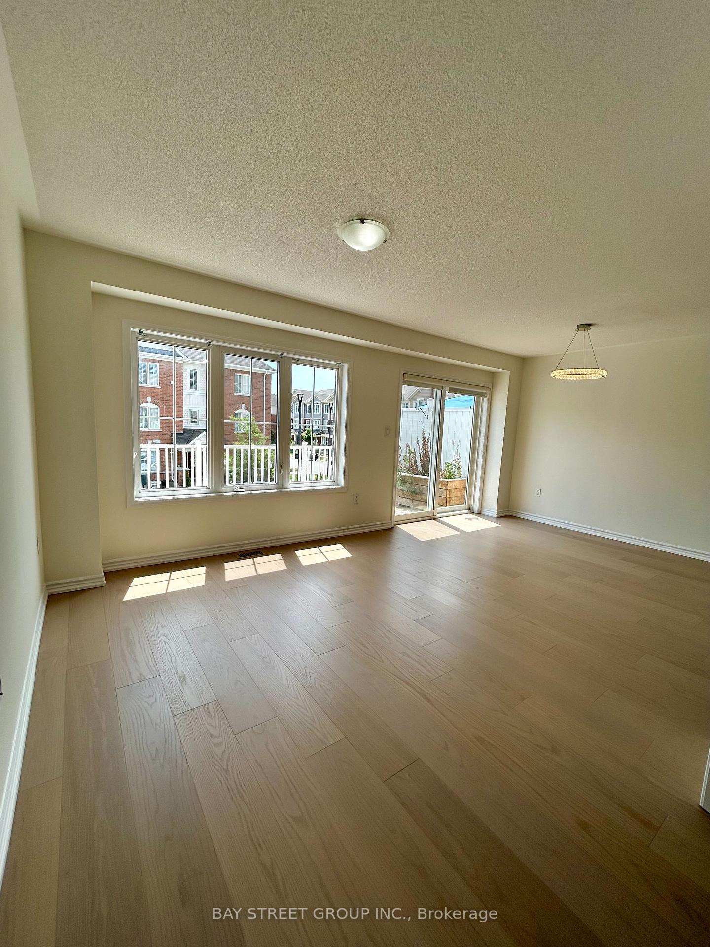 Photo 7 of 2464 Fall Harvest Crescent, Pickering, Rural Pickering — HOMEH