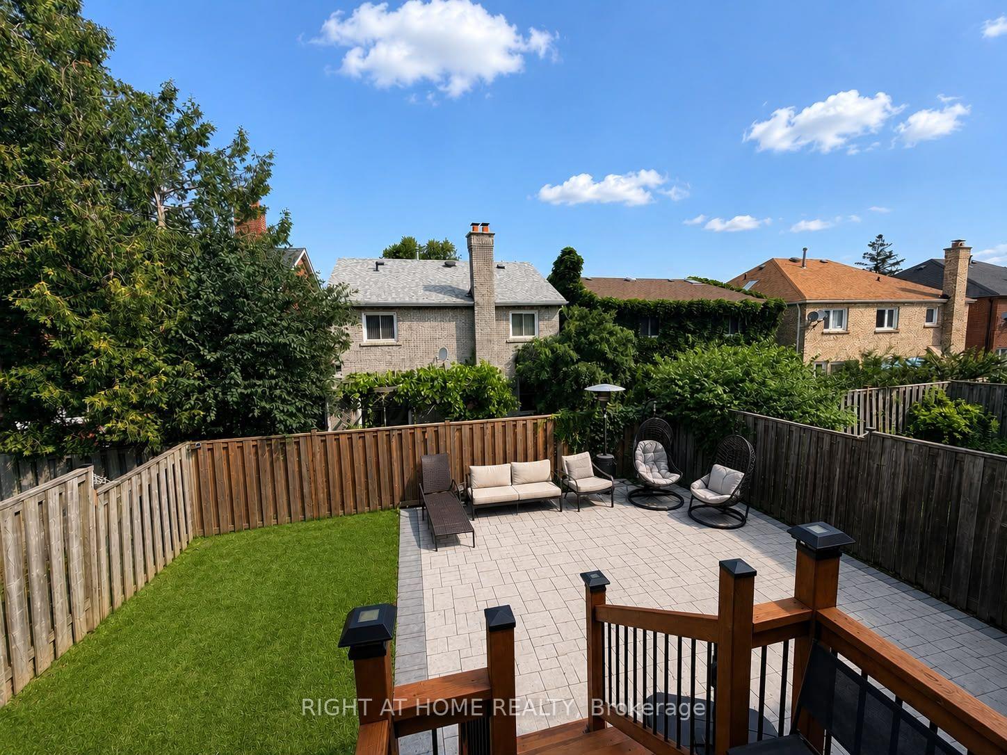Photo 2 of 42 Jessica Gardens, Vaughan, Crestwood-Springfarm-Yorkhill — HOMEH