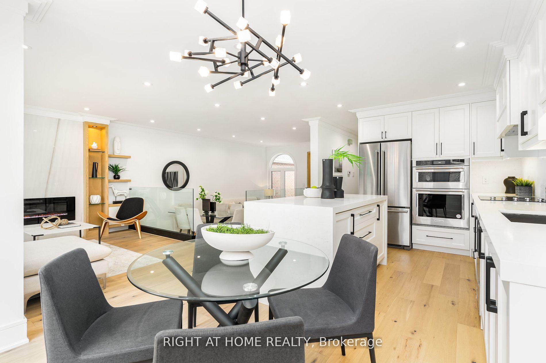 Photo 11 of 42 Jessica Gardens, Vaughan, Crestwood-Springfarm-Yorkhill — HOMEH