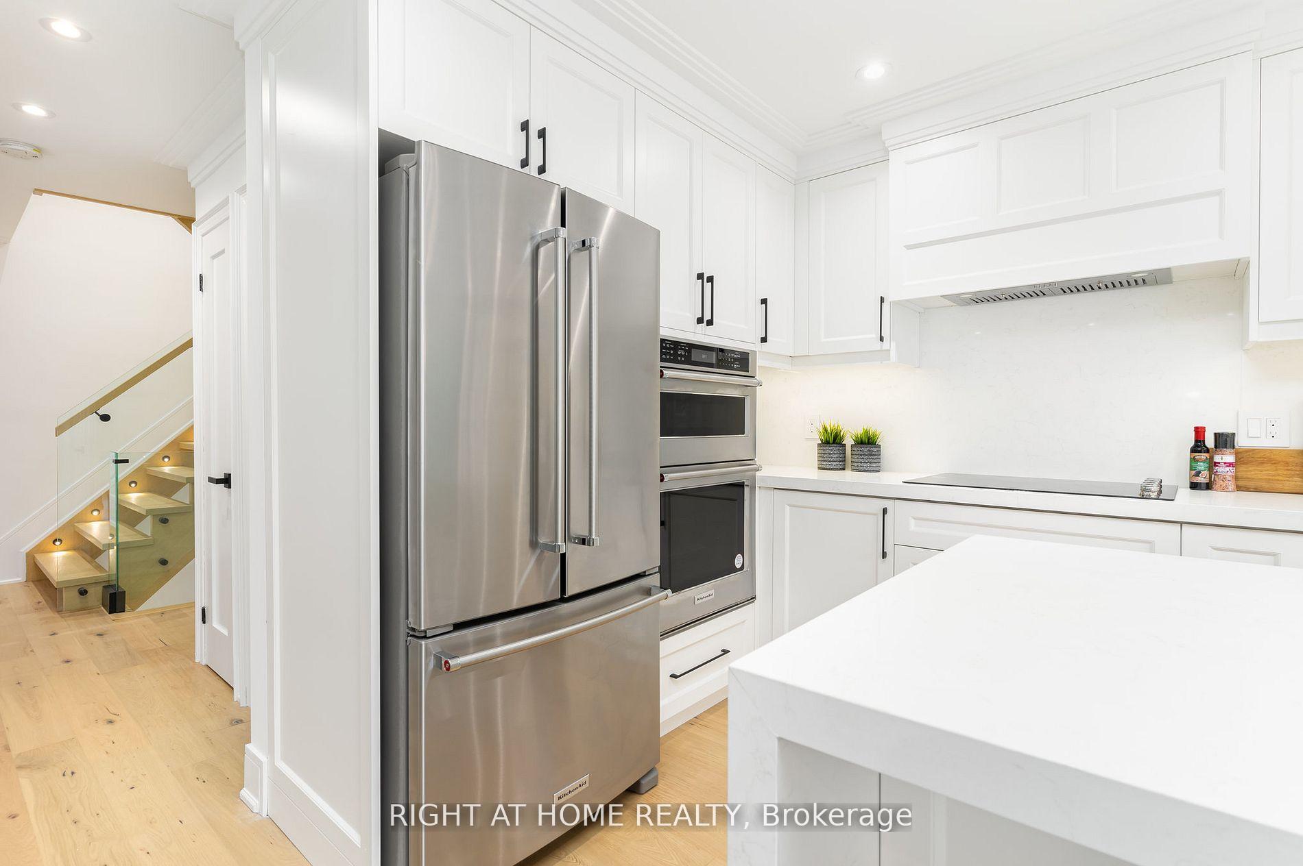 Photo 12 of 42 Jessica Gardens, Vaughan, Crestwood-Springfarm-Yorkhill — HOMEH