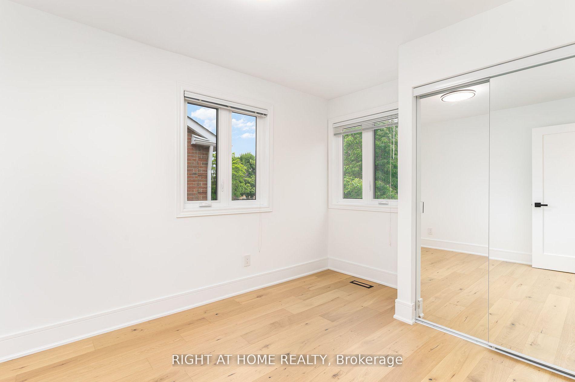 Photo 19 of 42 Jessica Gardens, Vaughan, Crestwood-Springfarm-Yorkhill — HOMEH