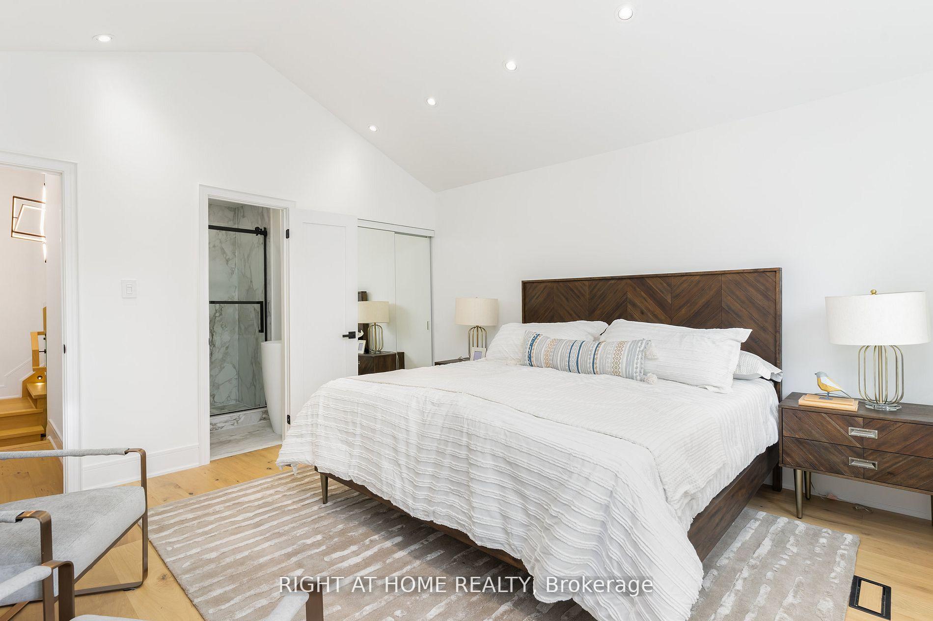 Photo 20 of 42 Jessica Gardens, Vaughan, Crestwood-Springfarm-Yorkhill — HOMEH