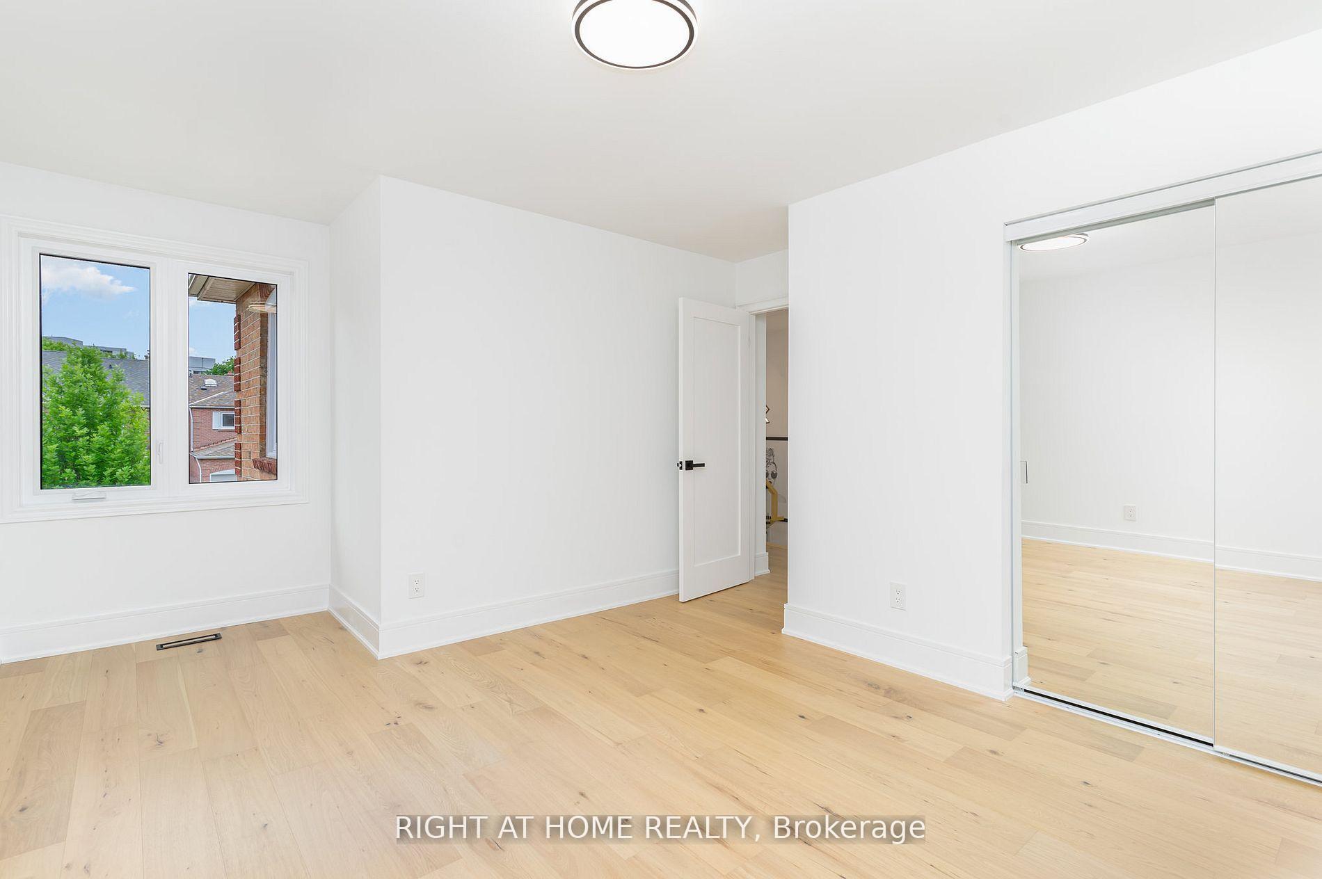 Photo 23 of 42 Jessica Gardens, Vaughan, Crestwood-Springfarm-Yorkhill — HOMEH
