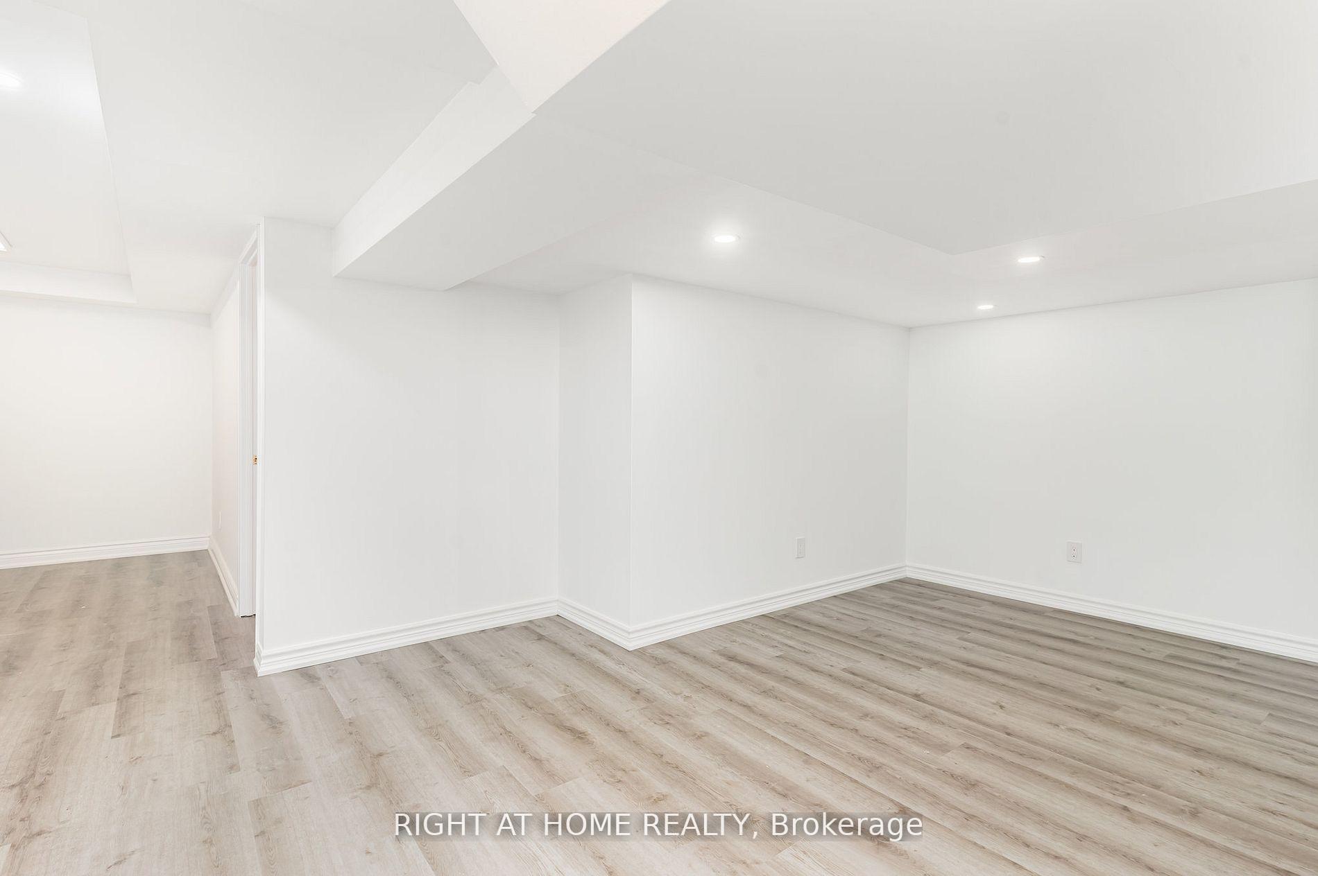 Photo 28 of 42 Jessica Gardens, Vaughan, Crestwood-Springfarm-Yorkhill — HOMEH