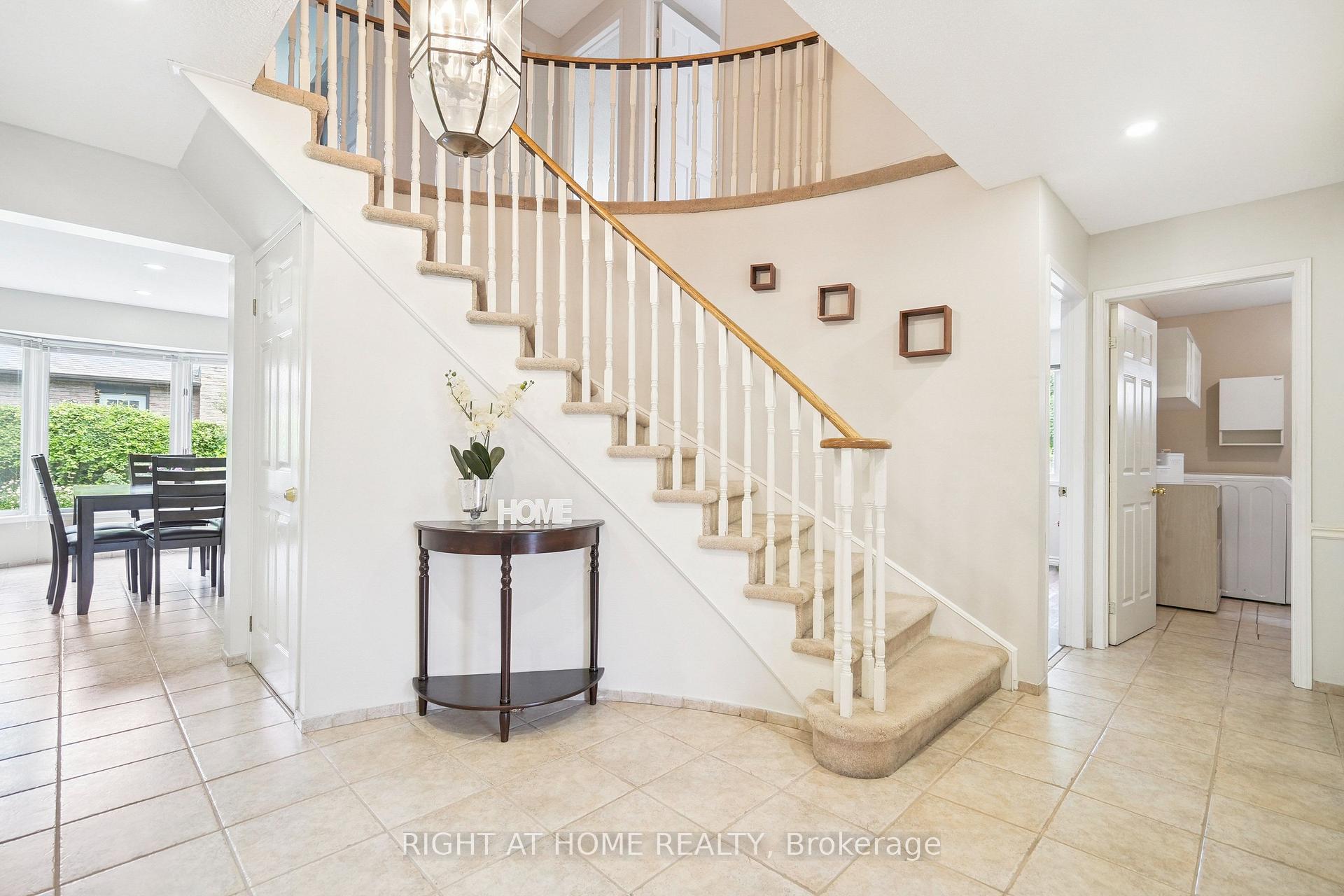 Photo 3 of 309 Amberly Boulevard, Hamilton, Ancaster — HOMEH