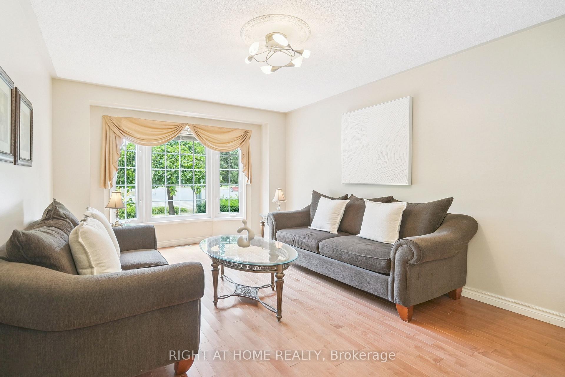 Photo 4 of 309 Amberly Boulevard, Hamilton, Ancaster — HOMEH
