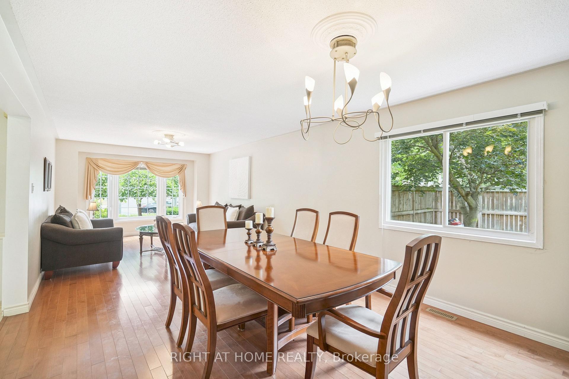 Photo 5 of 309 Amberly Boulevard, Hamilton, Ancaster — HOMEH