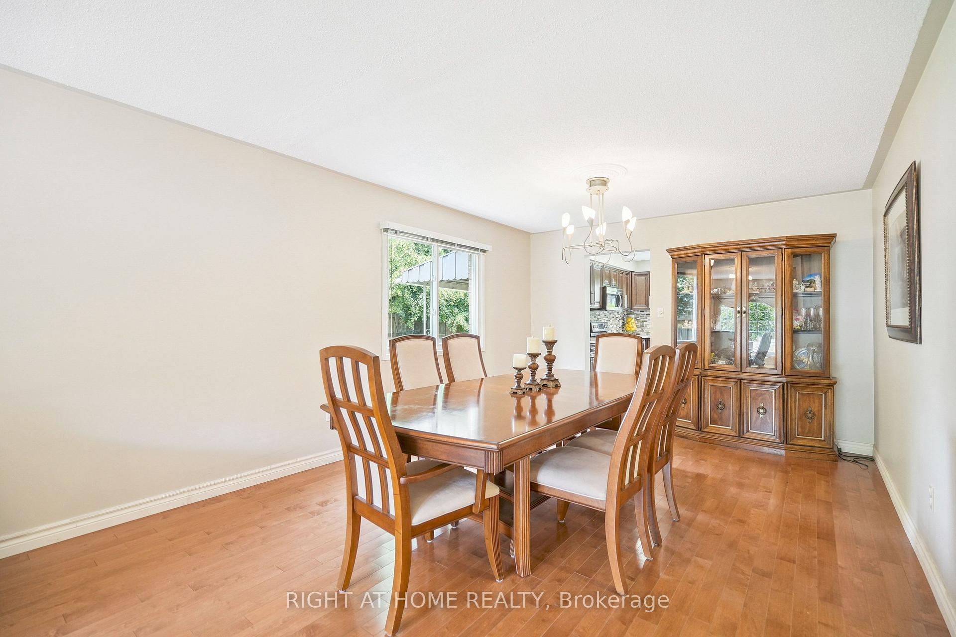Photo 6 of 309 Amberly Boulevard, Hamilton, Ancaster — HOMEH
