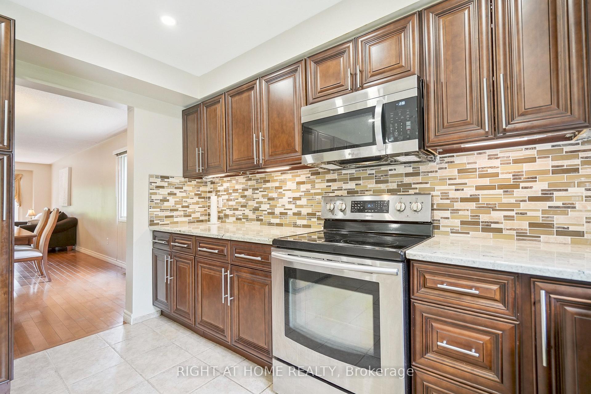 Photo 8 of 309 Amberly Boulevard, Hamilton, Ancaster — HOMEH