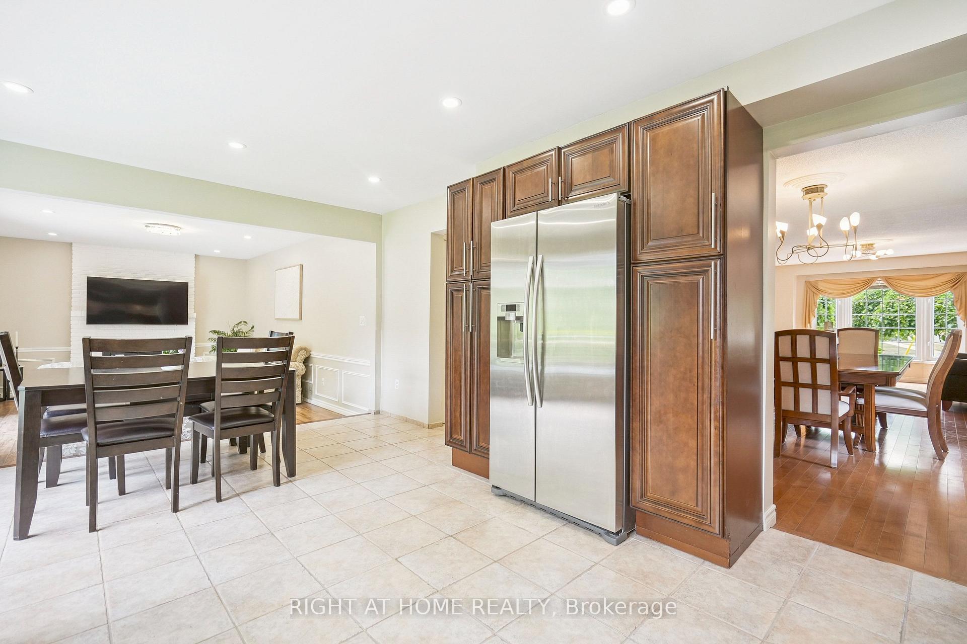 Photo 9 of 309 Amberly Boulevard, Hamilton, Ancaster — HOMEH