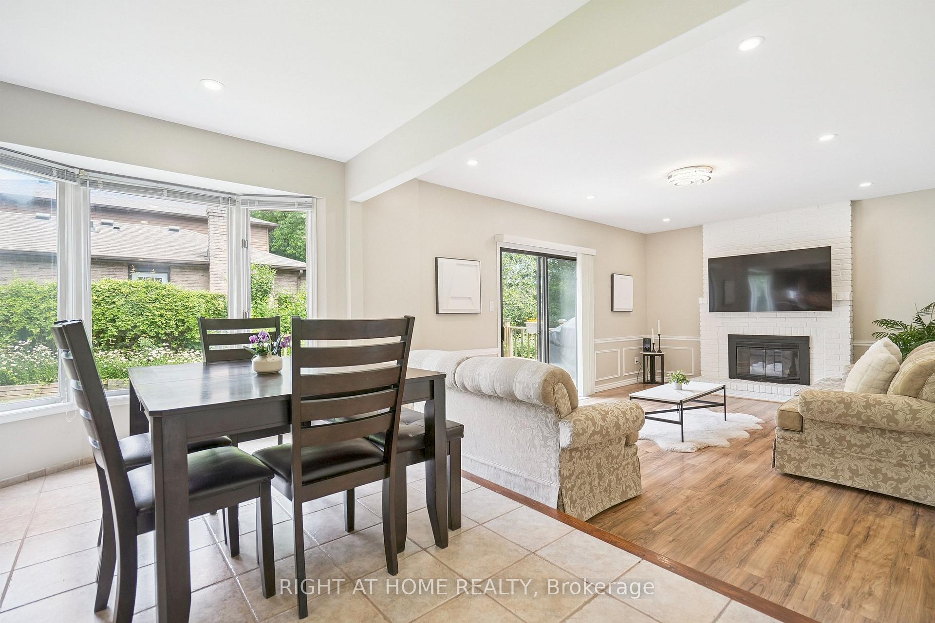 Photo 11 of 309 Amberly Boulevard, Hamilton, Ancaster — HOMEH