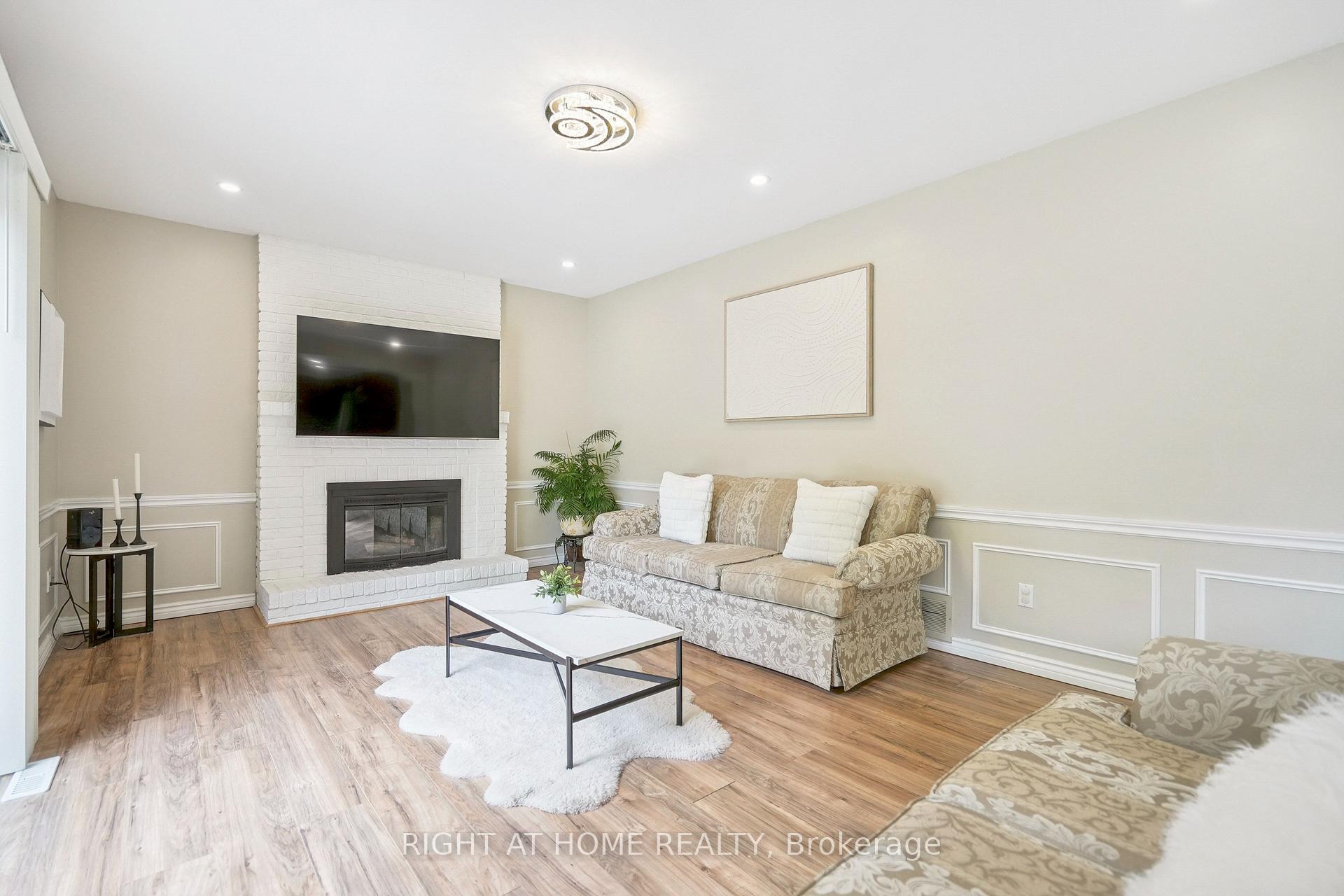 Photo 13 of 309 Amberly Boulevard, Hamilton, Ancaster — HOMEH