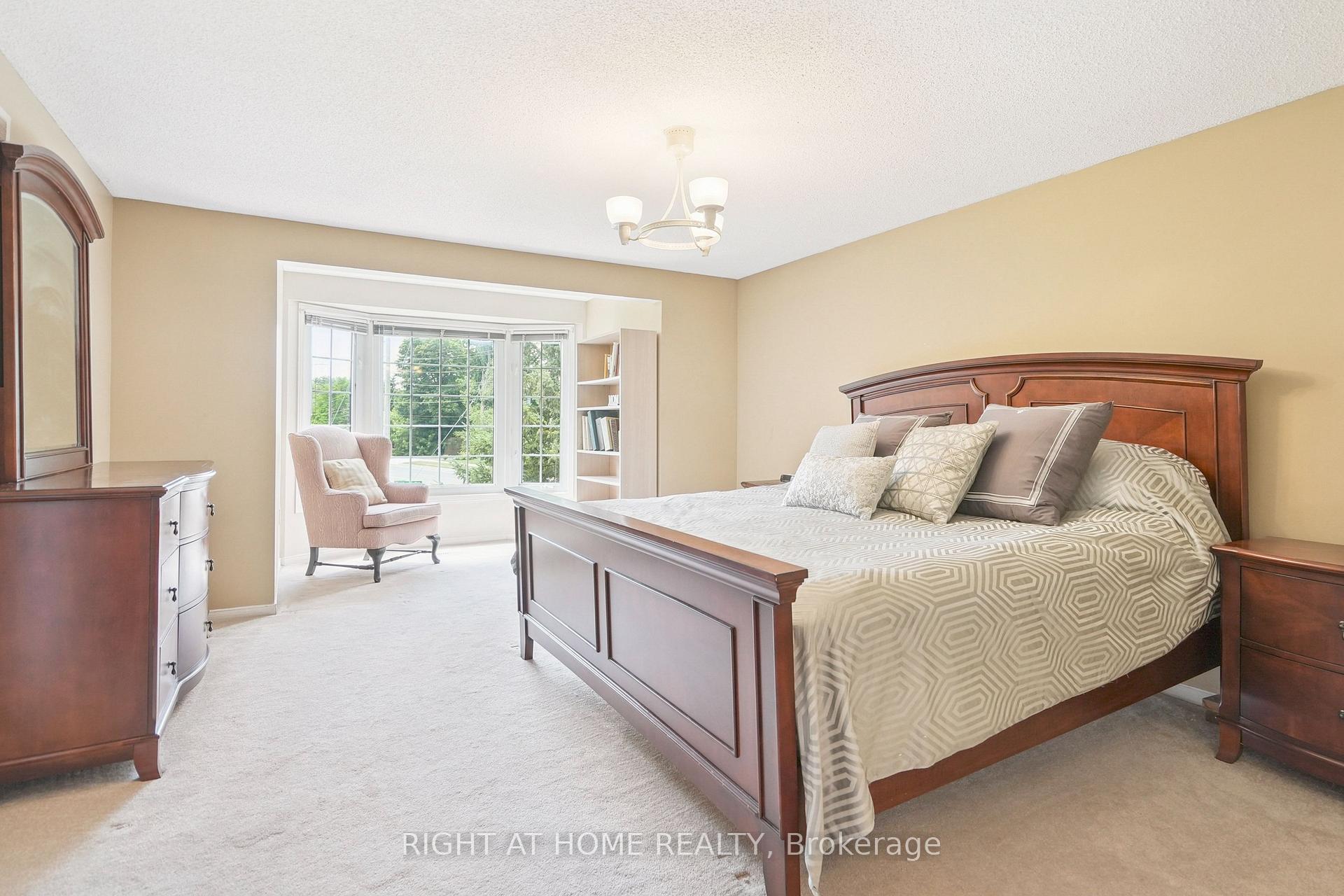 Photo 18 of 309 Amberly Boulevard, Hamilton, Ancaster — HOMEH