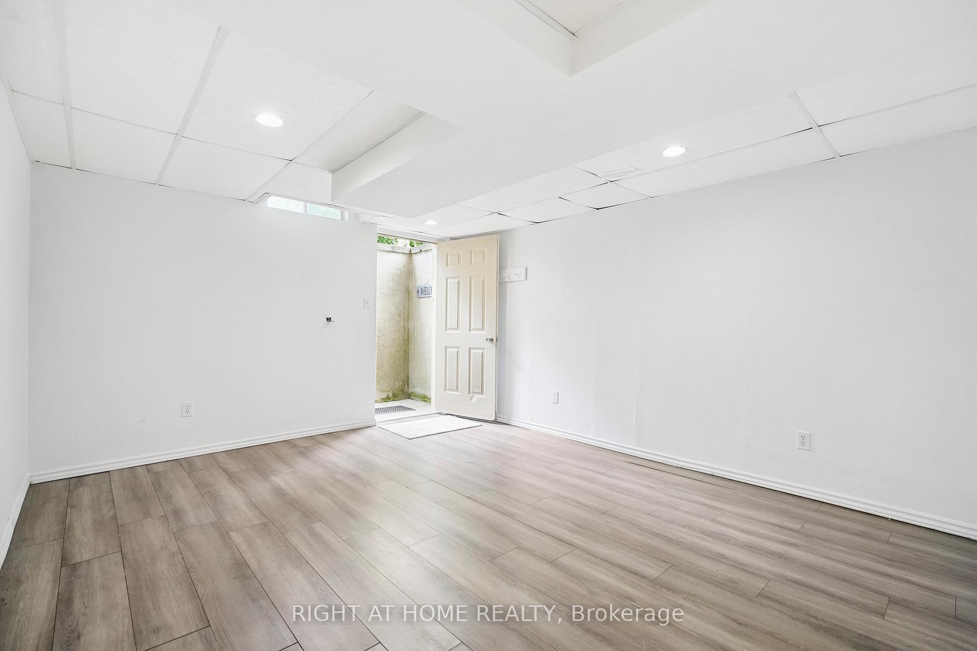 Photo 26 of 309 Amberly Boulevard, Hamilton, Ancaster — HOMEH