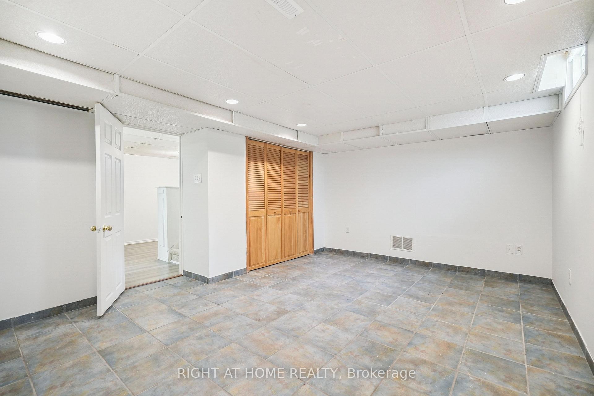 Photo 31 of 309 Amberly Boulevard, Hamilton, Ancaster — HOMEH
