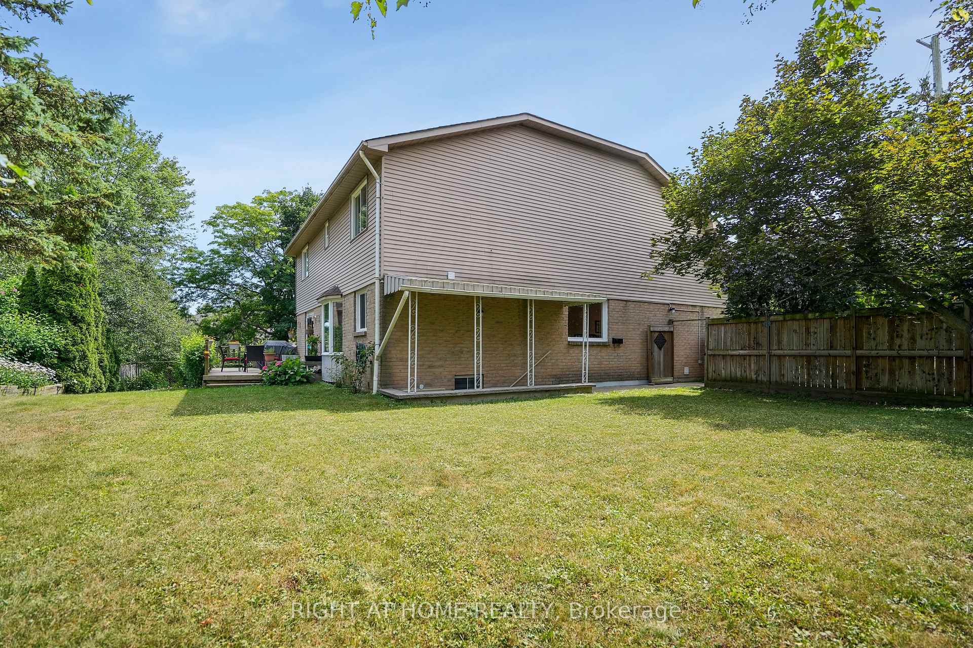 Photo 33 of 309 Amberly Boulevard, Hamilton, Ancaster — HOMEH
