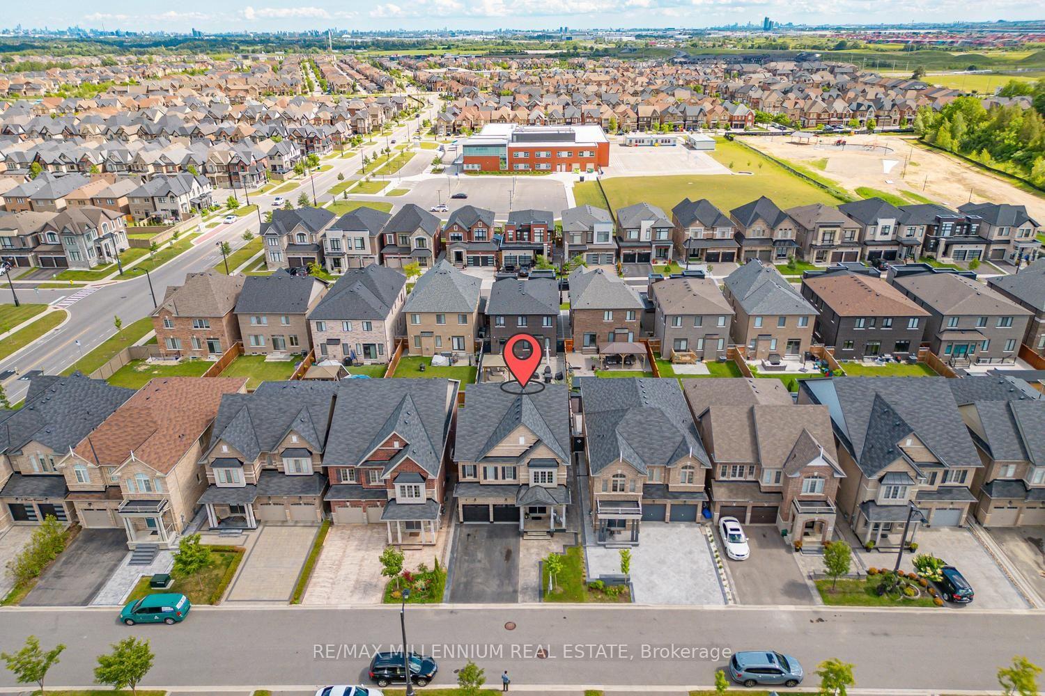 Photo 1 of 18 Boone Crescent, Vaughan, Kleinburg — HOMEH