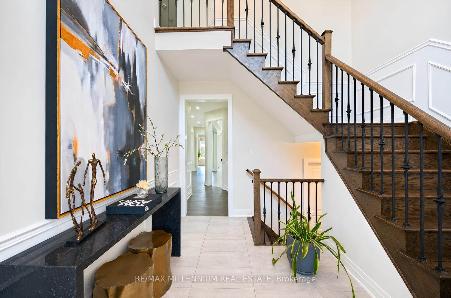 Photo 5 of 18 Boone Crescent, Vaughan, Kleinburg — HOMEH