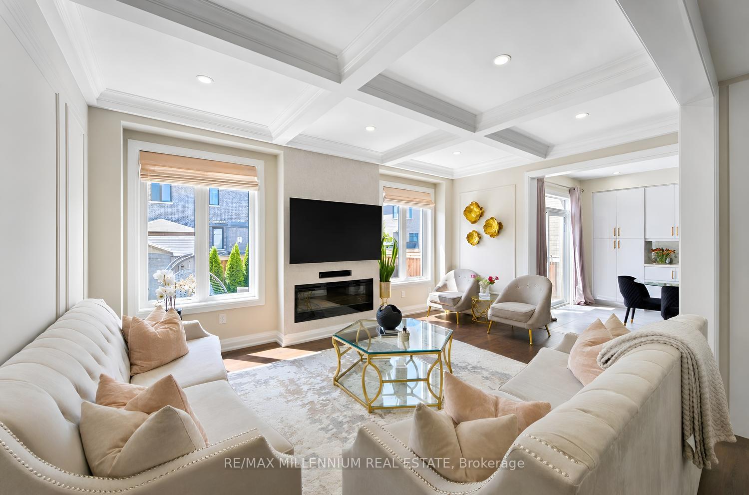 Photo 9 of 18 Boone Crescent, Vaughan, Kleinburg — HOMEH