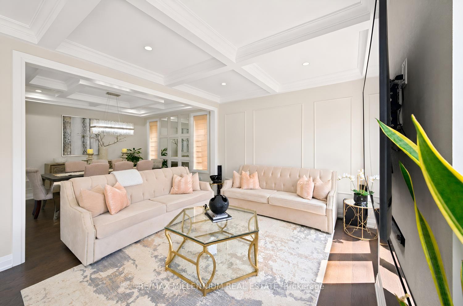 Photo 10 of 18 Boone Crescent, Vaughan, Kleinburg — HOMEH