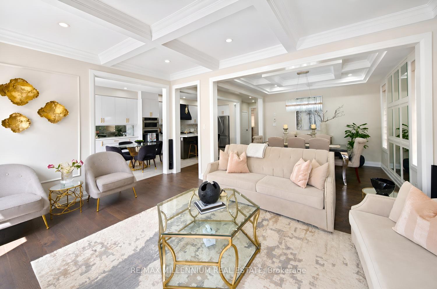 Photo 11 of 18 Boone Crescent, Vaughan, Kleinburg — HOMEH