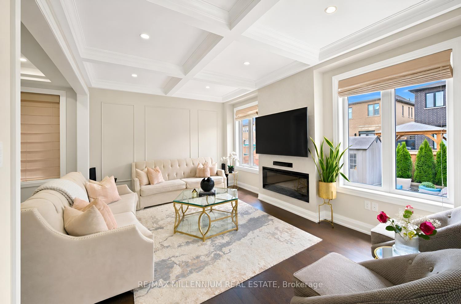 Photo 12 of 18 Boone Crescent, Vaughan, Kleinburg — HOMEH